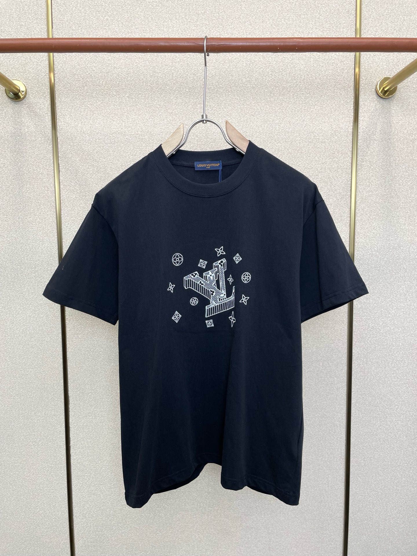 。Louis Vuitton路易威登💥独家专供新款休闲短袖 高端版本！专柜定制面料 透气舒适度高，细节无