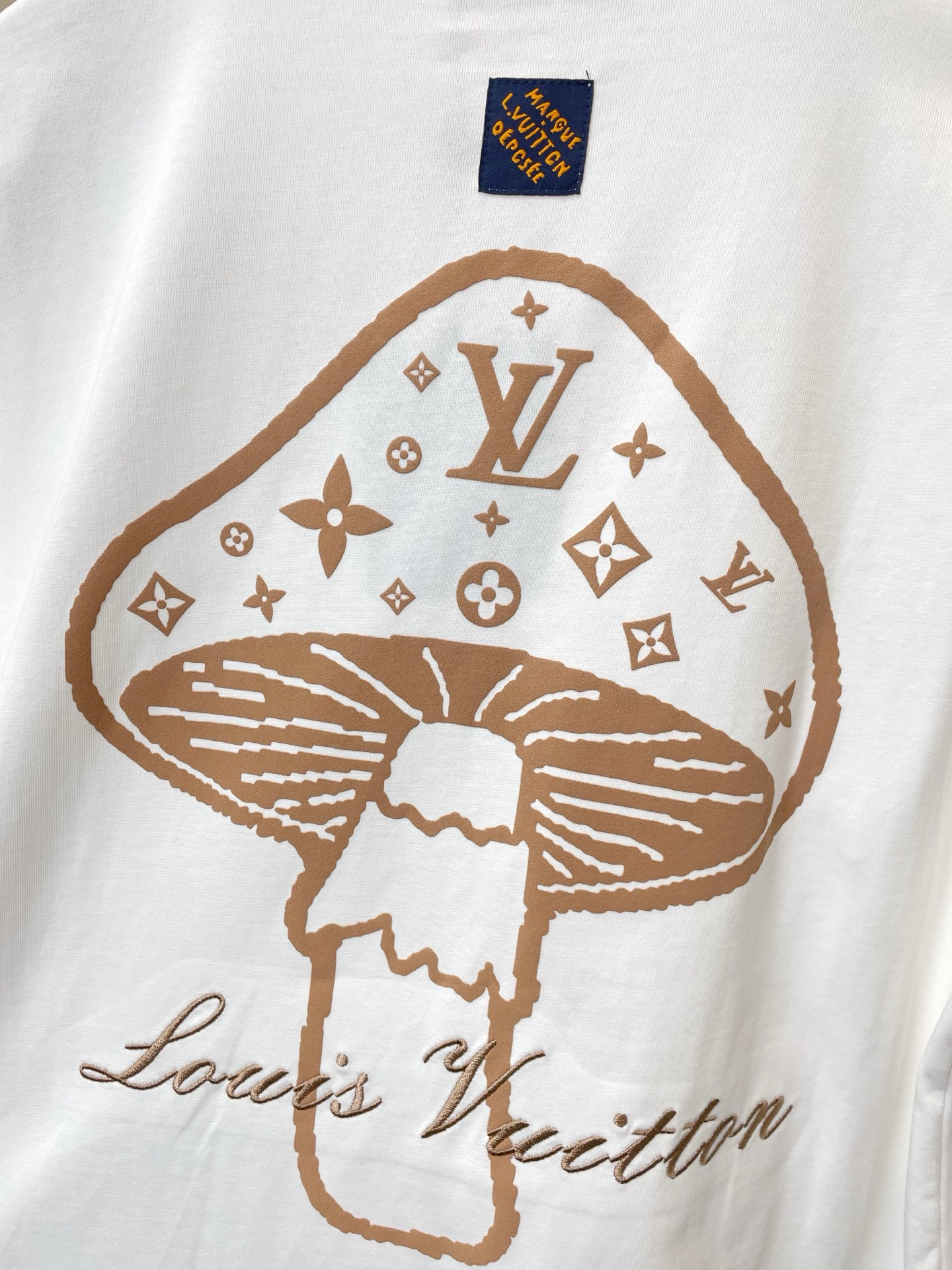 。Louis Vuitton路易威登💥独家专供新款休闲短袖 高端版本！专柜定制面料 透气舒适度高，细节无