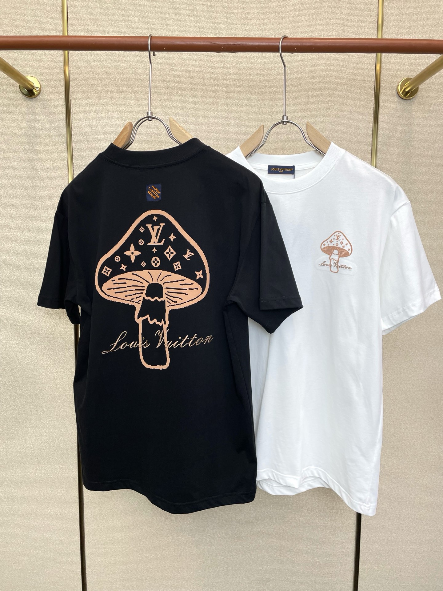 。Louis Vuitton路易威登💥独家专供新款休闲短袖 高端版本！专柜定制面料 透气舒适度高，细节无