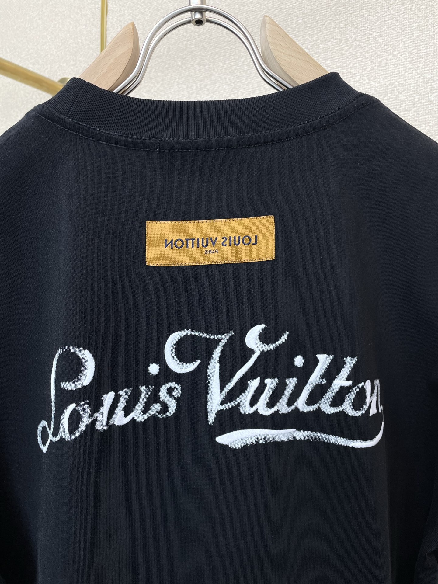 。Louis Vuitton路易威登💥独家专供新款休闲短袖 高端版本！专柜定制面料 透气舒适度高，细节无