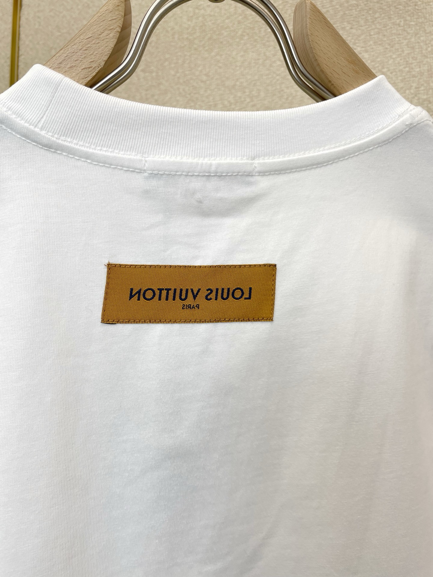 。Louis Vuitton路易威登💥独家专供新款休闲短袖 高端版本！专柜定制面料 透气舒适度高，细节无