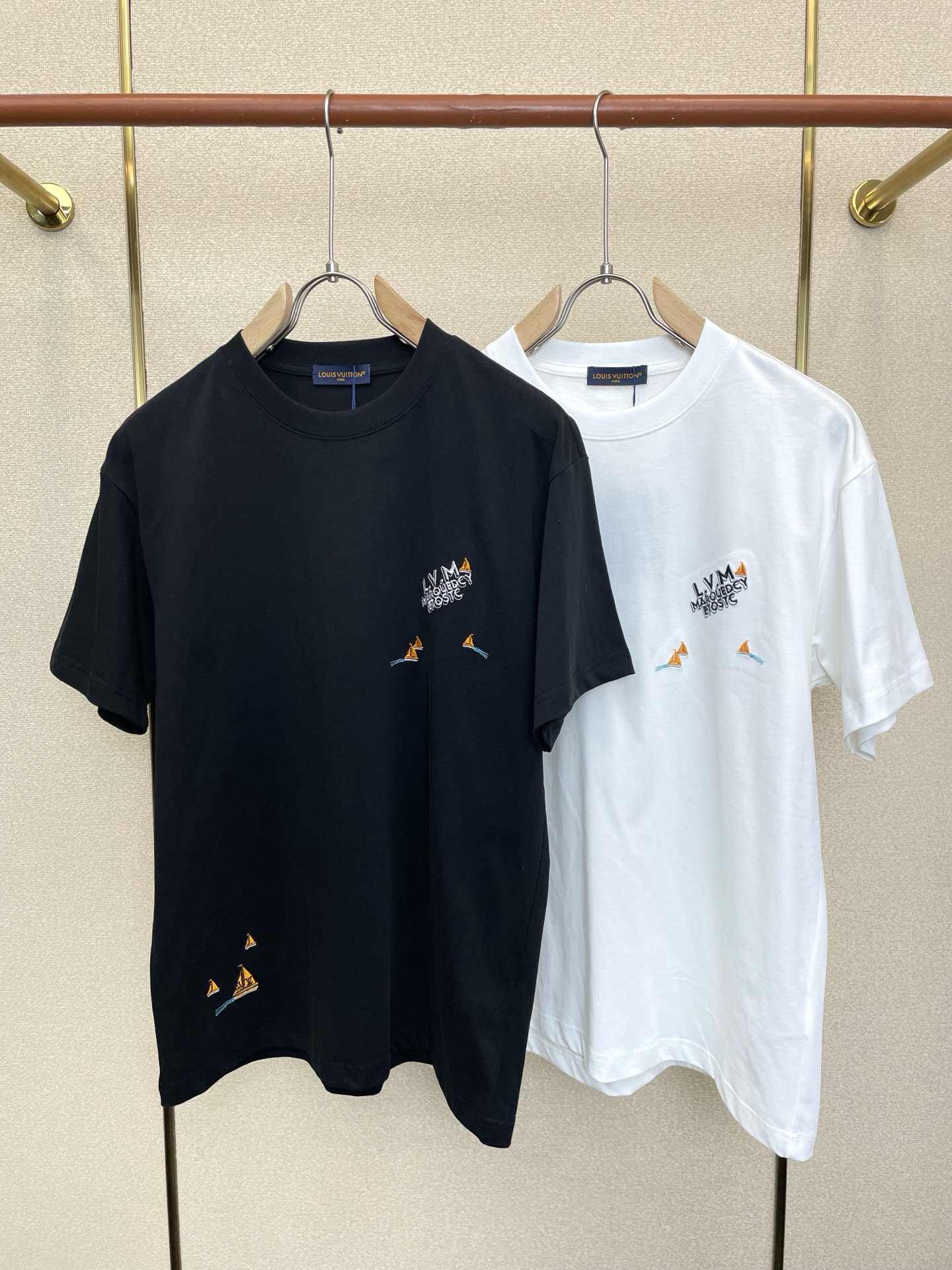 。Louis Vuitton路易威登💥独家专供新款休闲短袖 高端版本！专柜定制面料 透气舒适度高，细节无