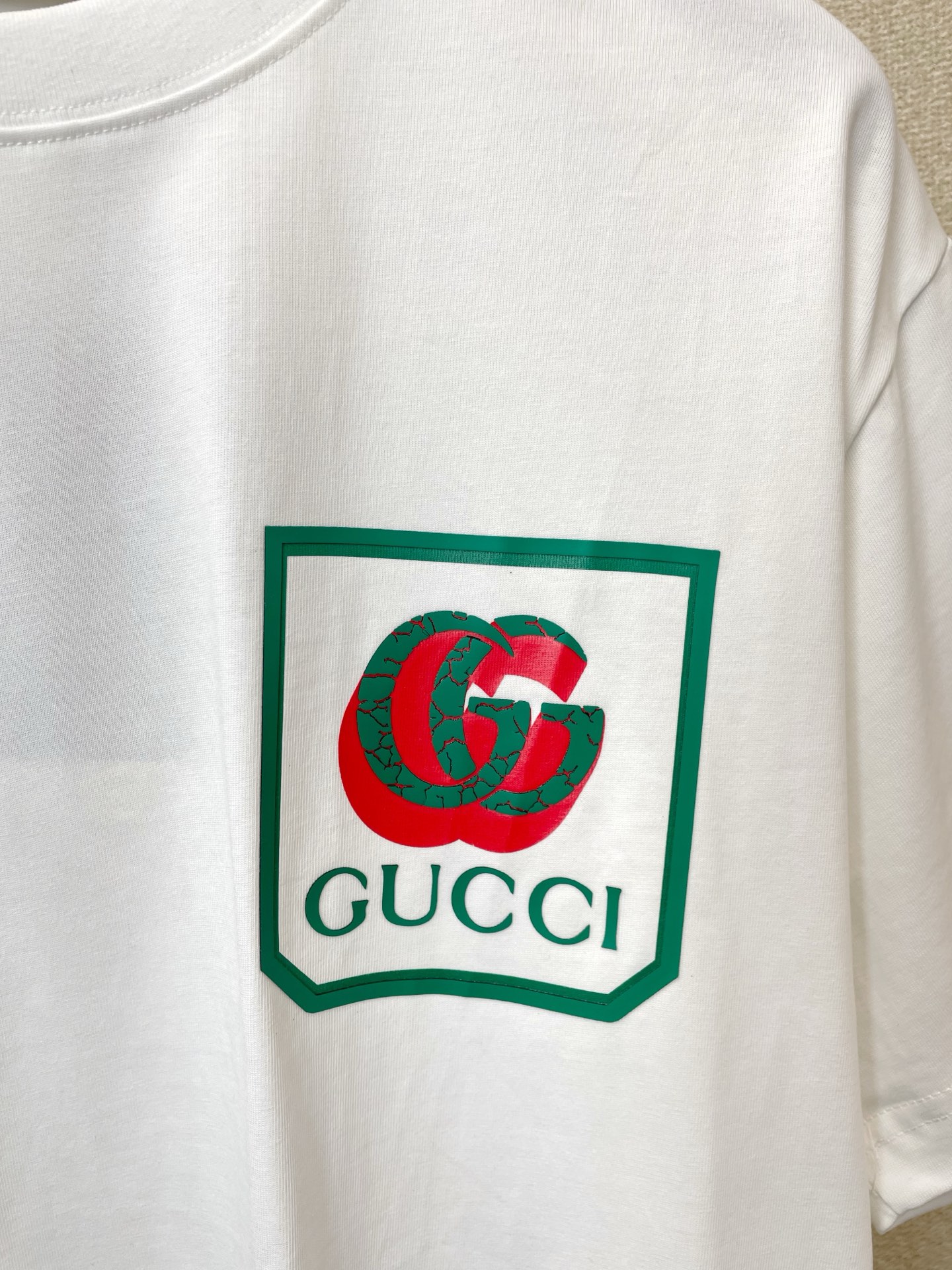 。Gucci古驰💥独家专供新款休闲短袖 高端版本！专柜定制面料 透气舒适度高，细节无可挑剔，品牌元素设计