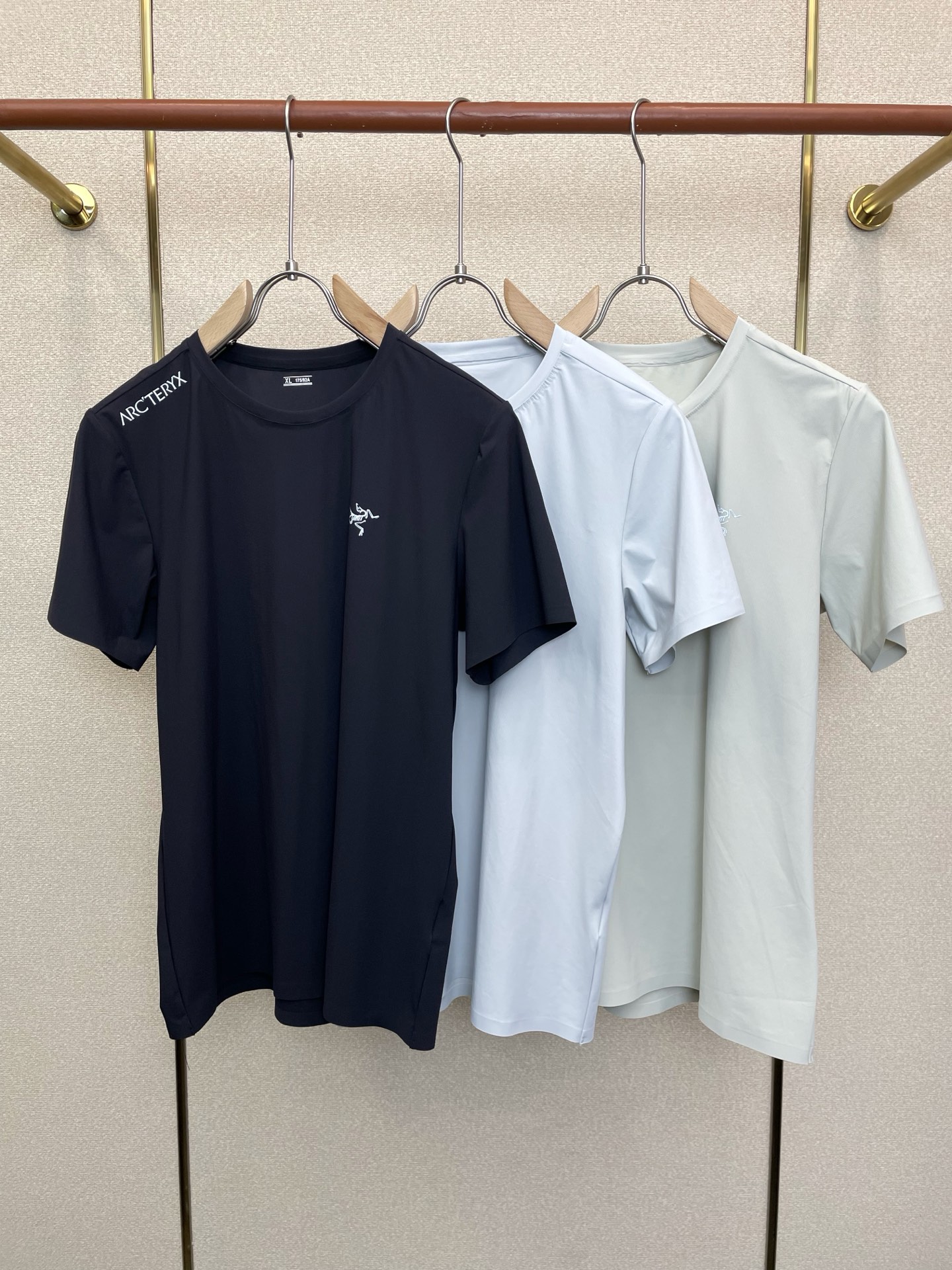 NO:906899,.Arc’teryx is a must-have new model. Original men’s casual short-sleeve. High-end customization. High-end version. Fashionable and versatile imported fabric. Super soft and delicate feel. Skin-friendly and comfortable to wear. High-end boutique. The upper body made by the factory is very good. A must-have item for men. Three complete standards. Size L-5XL, arc’teryx, T-shirt,19860909.Arc’teryx始祖鸟砸锅卖铁都要上的新款新款原单男士休闲短袖 高端定制 高端版本 时尚百搭爆款进口面料 手感超柔软细腻 穿着亲肤舒适 高端精品 代工厂精细做上身非常赞 男士必备单品 三标齐全 码数L-5XL,arc'teryx,T-shirt,,Men's clothing