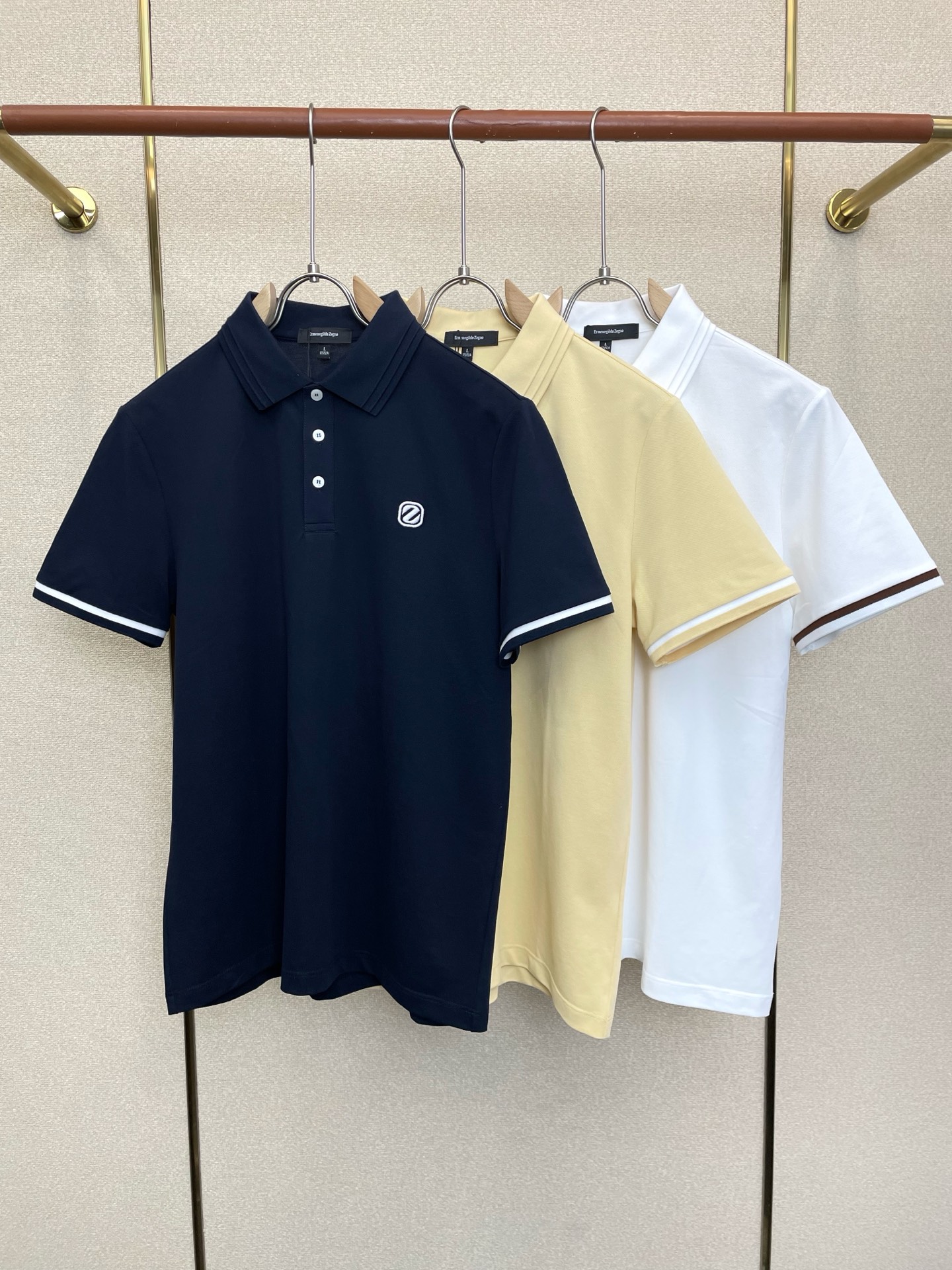 NO:915810,.ZEGNA is a must-have new model of original men's casual short-sleeves. High-end customization. High version. Fashionable and versatile imported fabrics. Super soft and delicate feel. Skin-friendly and comfortable to wear. High-end boutique. The upper body is finely made by the factory. It is a must-have item for men. Three complete standards. Size M-4XL, zegna, T-shirt,19860909.ZEGNA杰尼亚砸锅卖铁都要上的新款新款原单男士休闲短袖 高端定制 高版本 时尚百搭爆款进口面料 手感超柔软细腻 穿着亲肤舒适 高端精品 代工厂精细做上身非常赞 男士必备单品 三标齐全 码数M-4XL,,zegna,T-shirt,,Men's clothing