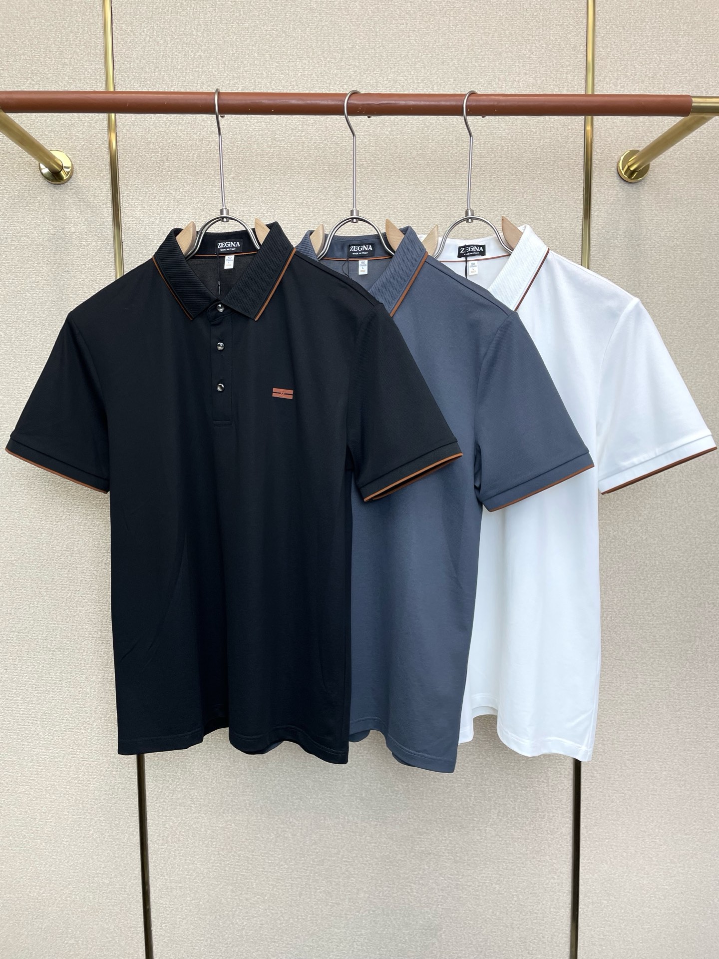 NO:913869,.ZEGNA is a must-have new model of original men's casual short-sleeves. High-end customization. High version. Fashionable and versatile imported fabrics. Super soft and delicate feel. Skin-friendly and comfortable to wear. High-end boutique. The upper body is finely made by the factory. It is a must-have item for men. Three complete standards. Size M-4XL, zegna, T-shirt,19860909.ZEGNA杰尼亚砸锅卖铁都要上的新款新款原单男士休闲短袖 高端定制 高版本 时尚百搭爆款进口面料 手感超柔软细腻 穿着亲肤舒适 高端精品 代工厂精细做上身非常赞 男士必备单品 三标齐全 码数M-4XL,,zegna,T-shirt,,Men's clothing