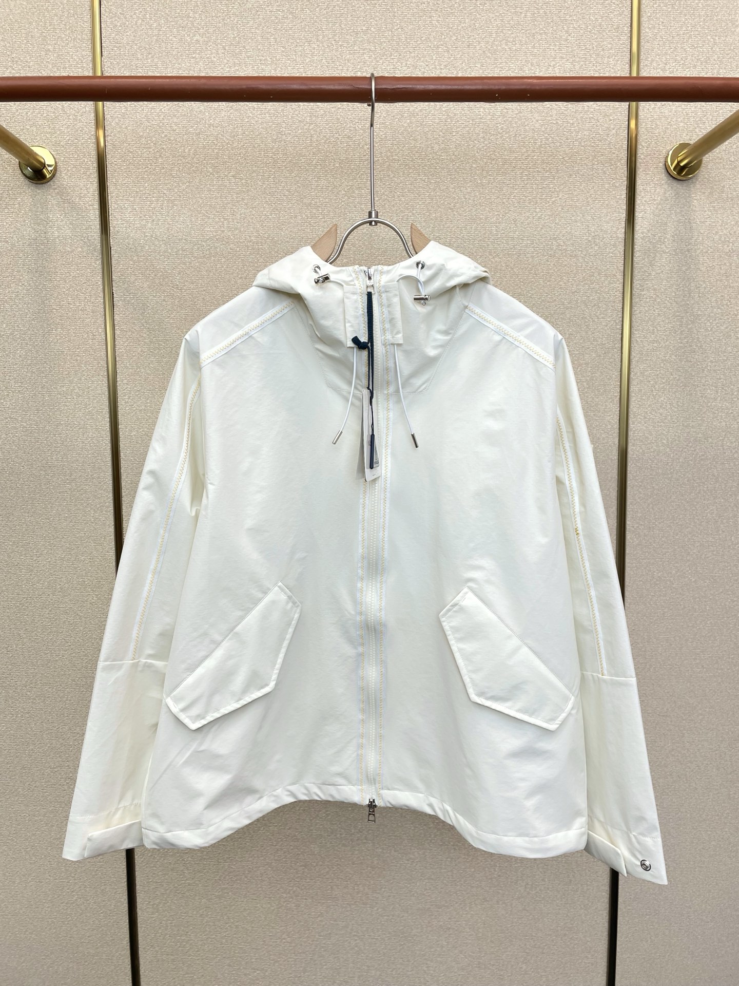 NO:915825,.Moncler's new and original men's casual jacket is a must-have. High-end customization. High-end version. Fashionable and versatile imported fabric. Super soft and delicate feel. Skin-friendly and comfortable to wear. High-end boutique. The upper body is finely made by the factory. It is a must-have item for men. All three standards are complete. Size 1.2.3.4,,Moncler, jackets & coats,19860909.Moncler蒙口砸锅卖铁都要上的新款新款原单男士休闲夹克 高端定制 高端版本 时尚百搭爆款进口面料 手感超柔软细腻 穿着亲肤舒适 高端精品 代工厂精细做上身非常赞 男士必备单品 三标齐全 码数1.2.3.4,,Moncler,jackets & coats,,Men's clothing