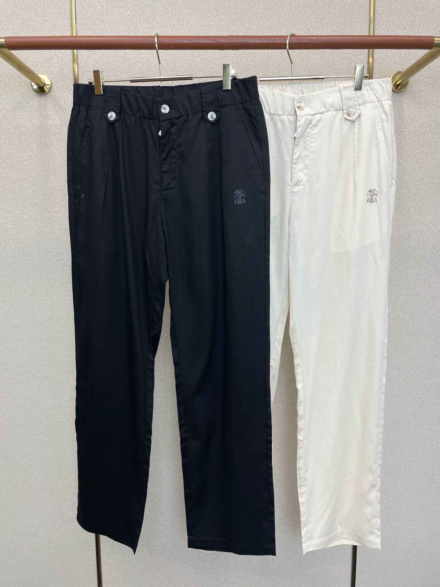 NO:915789,.BC-Brunello Cucineli Brunello Cucineli’s new style of casual pants is a high-end version!  Custom-made fabrics at the counter are highly breathable and comfortable, with impeccable details and brand element design concepts, reflecting high quality. It feels delicate and soft!  It presents a casual cut and the upper body shape is awesome!  Size M-4XL,, brunello cucinelli,19860909.BC-Brunello Cucineli 布鲁内洛·库奇内利砸锅卖铁都要上的新款新款休闲裤 高端版本！专柜定制面料 透气舒适度高,细节无可挑剔,品牌元素设计理念,体现高品质.手感细腻柔软！呈现休闲裁剪,上身版型超赞！码数M-4XL,,brunello cucinelli,,Men's clothing