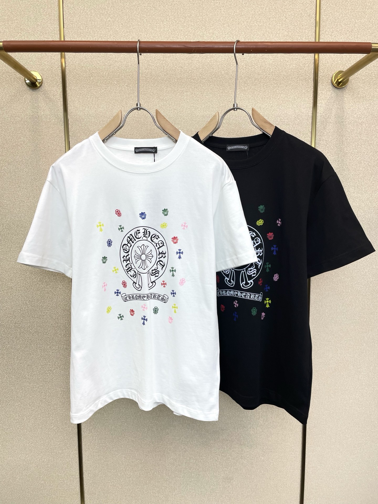 NO:915828,.Chrome Hearts Chrome Hearts is a must-have new model of original men's casual short sleeves. High-end customization. High-end version. Fashionable and versatile imported fabrics. Super soft and delicate feel. Skin-friendly and comfortable to wear. High-end boutique. The upper body is finely made by the factory. It is a must-have item for men. Three standards are complete. Size S-2XL,, chrome hearts, chrome hearts, T-shirt,19860909.Chrome hearts克罗心砸锅卖铁都要上的新款新款原单男士休闲短袖 高端定制 高端版本 时尚百搭爆款进口面料 手感超柔软细腻 穿着亲肤舒适 高端精品 代工厂精细做上身非常赞 男士必备单品 三标齐全 码数S-2XL,,chrome hearts,chrome hearts,T-shirt,,Men's clothing