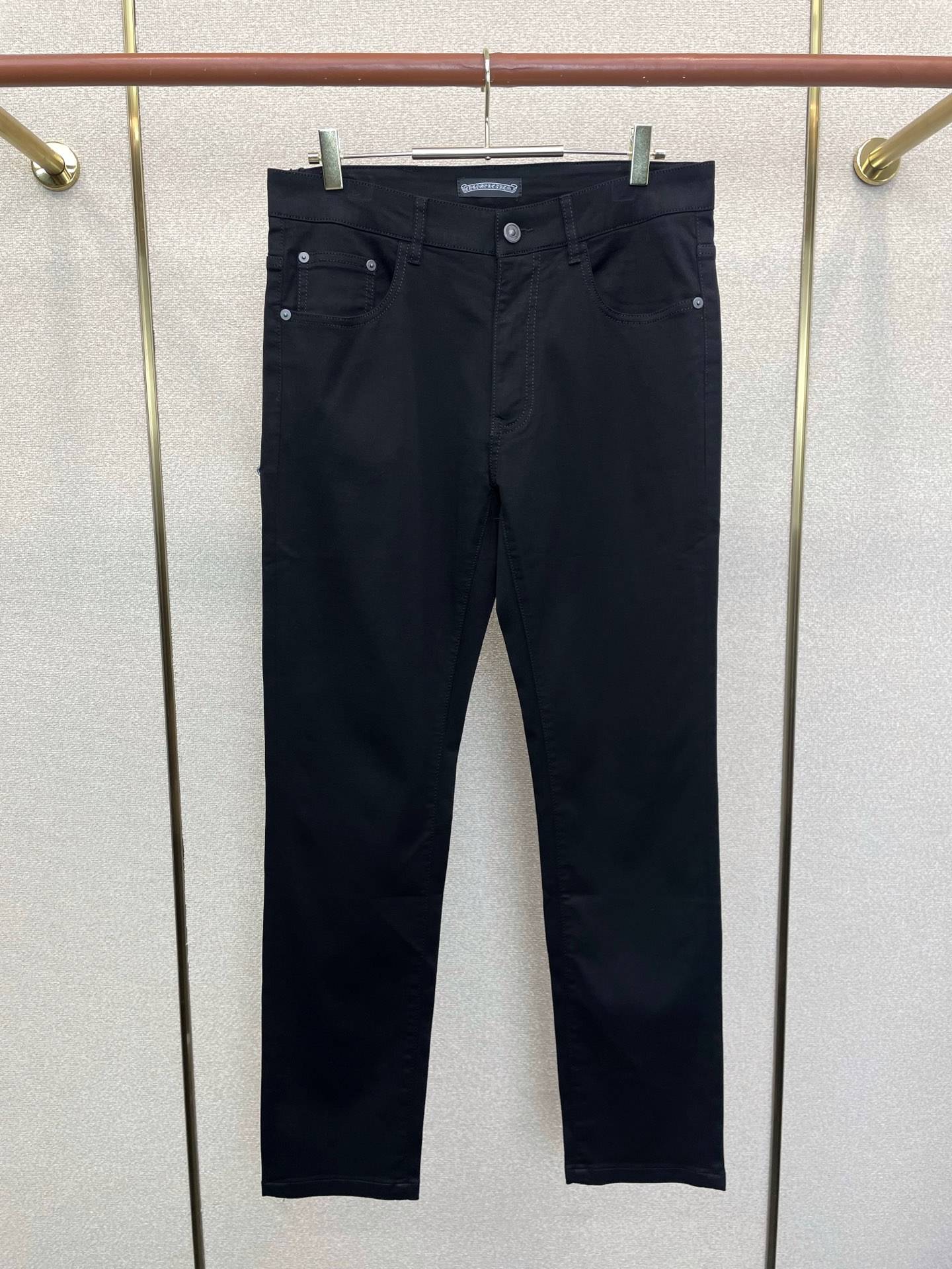 NO:915833,.Chrome Hearts is a high-end version of the new casual jeans that everyone will buy. Custom-made fabrics at the counter. Highly breathable and comfortable, with impeccable details. The brand element design concept embodies high quality. It feels delicate and soft!  It presents a casual cut and the upper body shape is awesome!  Code number 29-38,,chrome hearts,chrome hearts,jeans,19860909.Chrome hearts克罗心砸锅卖铁都要上的新款新款休闲牛仔裤高端版本 专柜定制面料 透气舒适度高,细节无可挑剔,品牌元素设计理念,体现高品质.手感细腻柔软！呈现休闲裁剪,上身版型超赞！码数29-38,,chrome hearts,chrome hearts,jeans,,Men's clothing