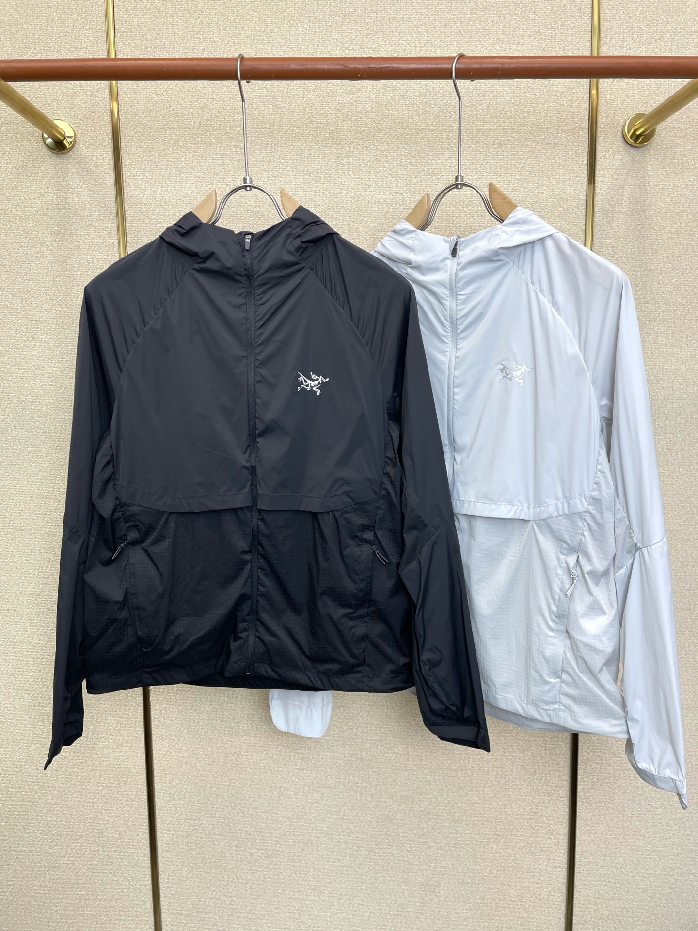 NO:913946,.Arc’teryx is a must-have new and original men’s casual spring and summer thin coat and sun protection coat. Breathable and comfortable, high-end customization, high version, fashionable and versatile imported fabrics, super soft and delicate to the touch, skin-friendly and comfortable to wear, high-end boutique, the upper body made by the factory is very good, a must-have item for men, three complete standards, code size S-2XL, arc'teryx, jackets & coats,19860909.Arc’teryx始祖鸟砸锅卖铁都要上的新款新款原单男士休闲春夏薄外套 防晒衣.透气舒适 高端定制 高版本 时尚百搭爆款进口面料 手感超柔软细腻 穿着亲肤舒适 高端精品 代工厂精细做上身非常赞 男士必备单品 三标齐全 码数S-2XL,arc'teryx,jackets & coats,,Men's clothing