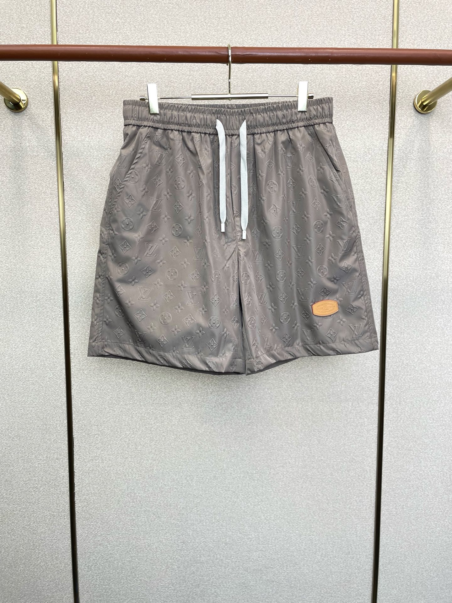 NO:913961,.Louis Vuitton is a high-end version of the new casual shorts that Louis Vuitton sells everywhere!  Custom-made fabrics at the counter are highly breathable and comfortable, with impeccable details and brand element design concepts, reflecting high quality. It feels delicate and soft!  It presents a casual cut and the upper body shape is awesome!  Size M-3XL,,louis vuitton,louis vuitton,shorts,19860909.Louis Vuitton路易威登砸锅卖铁都要上的新款新款休闲短裤高端版本！专柜定制面料 透气舒适度高,细节无可挑剔,品牌元素设计理念,体现高品质.手感细腻柔软！呈现休闲裁剪,上身版型超赞！码数M-3XL,,louis vuitton,louis vuitton,shorts,,Men's clothing
