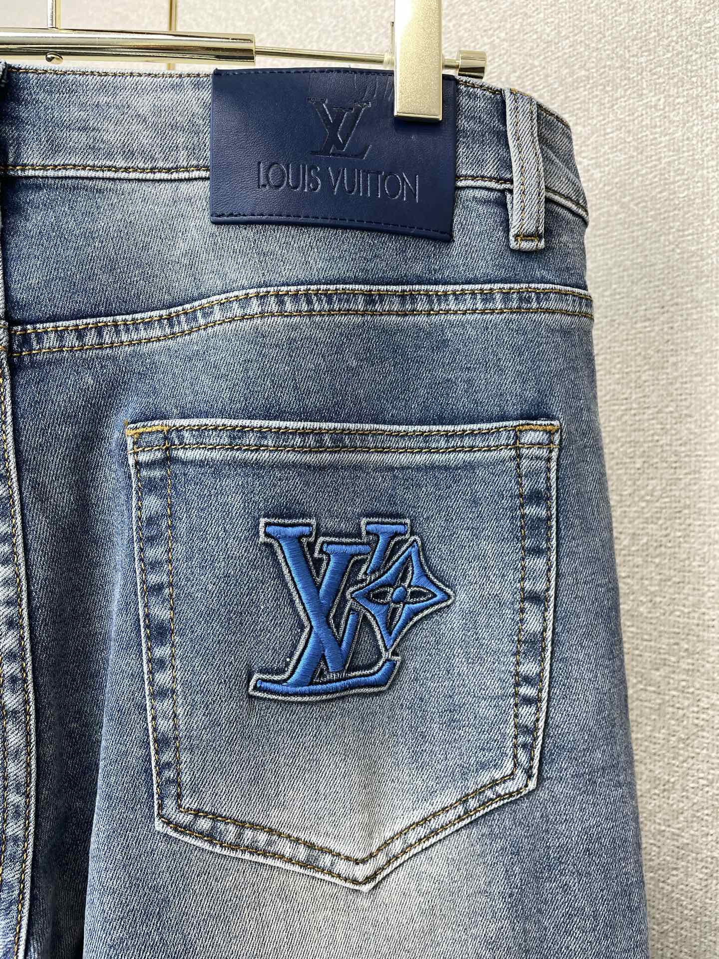 Louis Vuitton路易威登💥砸锅卖铁都要上的新款新款休闲牛仔裤👖高端版本 专柜定制面料 透气舒适度高，细节无可挑