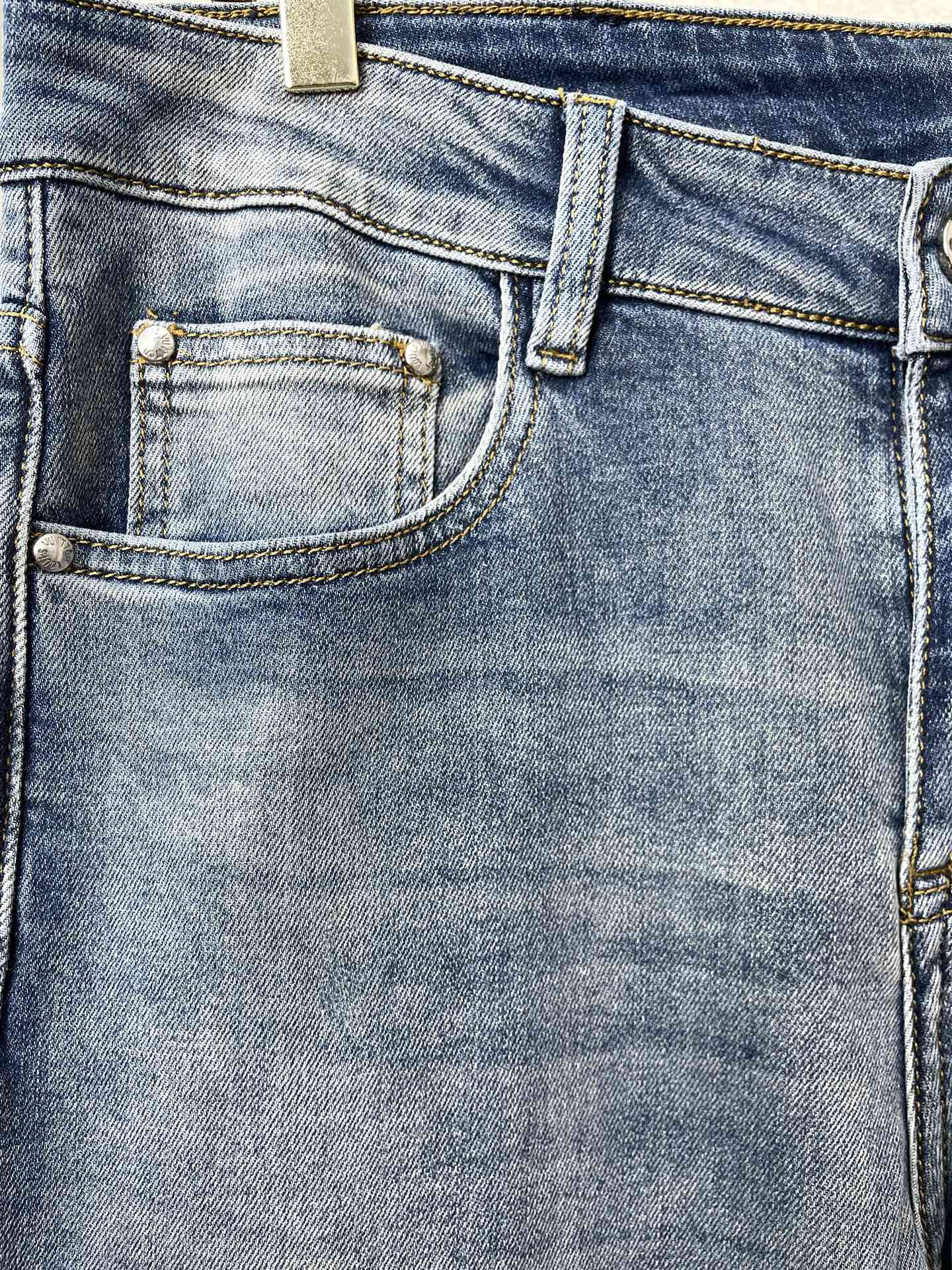Louis Vuitton路易威登💥砸锅卖铁都要上的新款新款休闲牛仔裤👖高端版本 专柜定制面料 透气舒适度高，细节无可挑