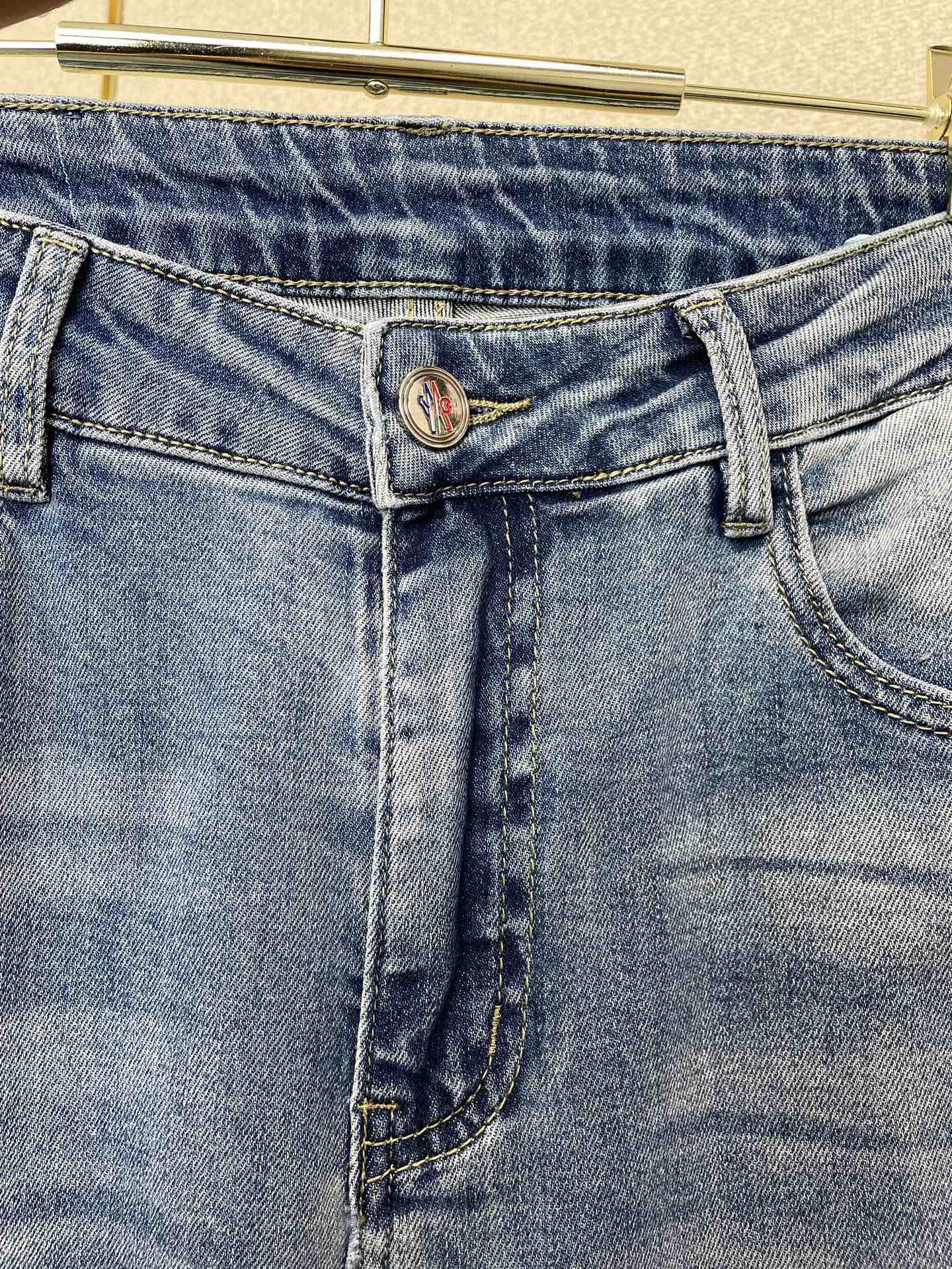 Moncler蒙口💥砸锅卖铁都要上的新款新款休闲牛仔裤👖高端版本 专柜定制面料 透气舒适度高，细节无可挑剔，品牌元素设计