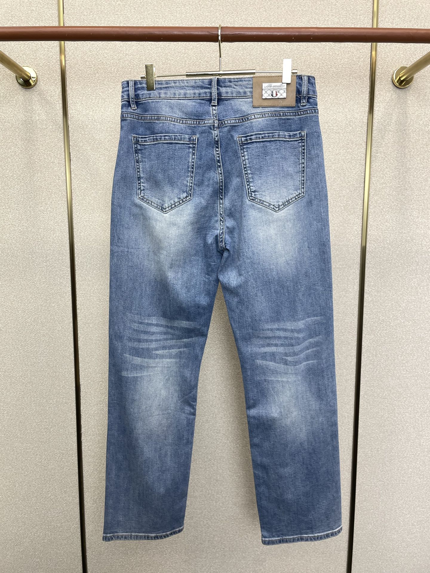 Moncler蒙口💥砸锅卖铁都要上的新款新款休闲牛仔裤👖高端版本 专柜定制面料 透气舒适度高，细节无可挑剔，品牌元素设计