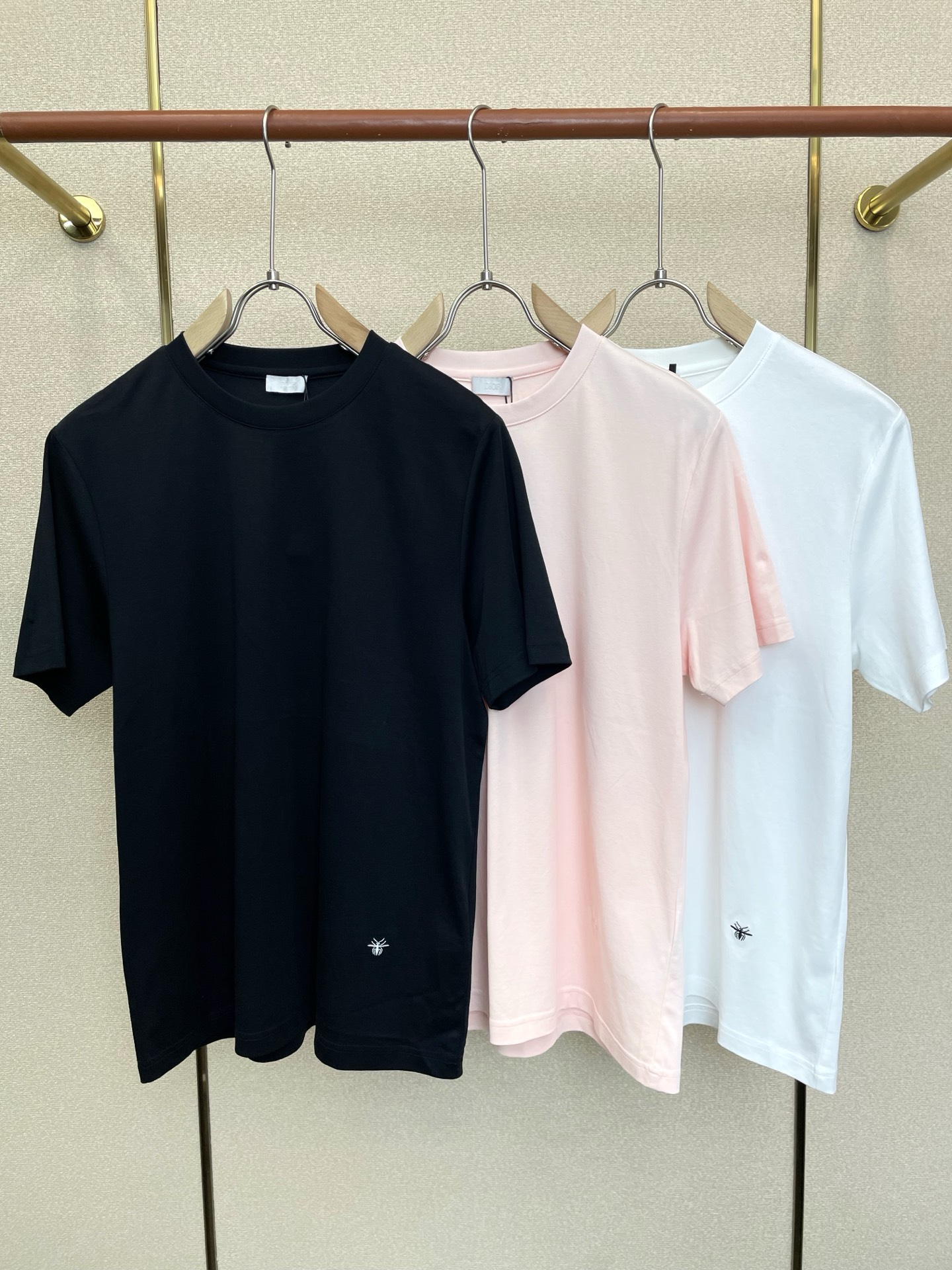 NO:919074,.Dior Dior’s new and popular new original men’s casual short-sleeve high-end customization high-end version fashionable and versatile imported fabrics super soft and delicate feel skin-friendly and comfortable to wear high-end boutique factory finely made upper body is very good Men’s must-have items complete with three standards Size S-3XL, dior, dior, T-shirt,19860909.Dior迪奥砸锅卖铁都要上的新款新款原单男士休闲短袖 高端定制 高端版本 时尚百搭爆款进口面料 手感超柔软细腻 穿着亲肤舒适 高端精品 代工厂精细做上身非常赞 男士必备单品 三标齐全 码数S-3XL,,dior,dior,T-shirt,,Men's clothing