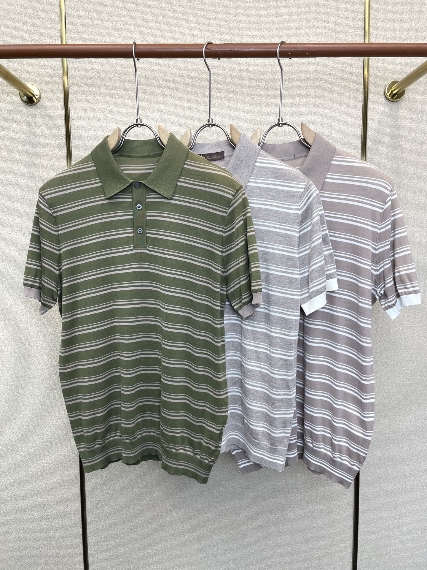 NO:914687,.LP-Loro Piana exclusively supplies new original men's casual short-sleeves, high-end customization, high-end version, fashionable and versatile imported fabrics, super soft and delicate to the touch, skin-friendly and comfortable to wear, high-end boutique, the upper body is exquisitely made by the factory, a must-have item for men, complete with three standards, size M-4XL,, loro piana, loro piana, T-shirt,19860909.LP-Loro Piana诺悠翩雅独家专供新款原单男士休闲短袖 高端定制 高端版本 时尚百搭爆款进口面料 手感超柔软细腻 穿着亲肤舒适 高端精品 代工厂精细做上身非常赞 男士必备单品 三标齐全 码数M-4XL,,loro piana,loro piana,T-shirt,,Men's clothing
