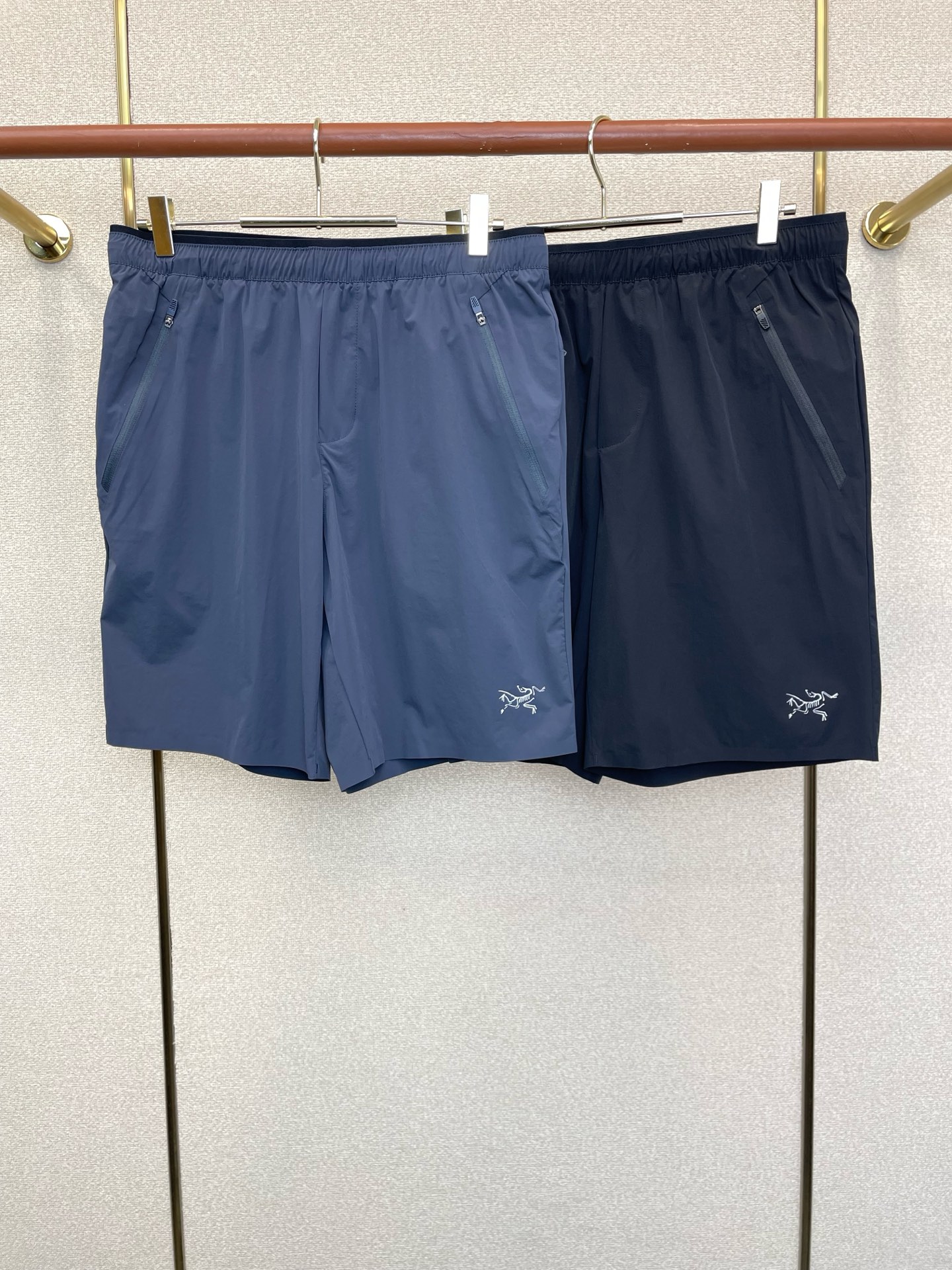 NO:914673,.Arc’teryx exclusively provides high-end customization of new original men’s casual shorts. High-end version. Fashionable and versatile imported fabrics. Super soft and delicate feel. Skin-friendly and comfortable to wear. High-end boutique. The upper body is finely made by the OEM. It is a must-have item for men. Three standards are complete. Size M-3XL, arc'teryx, shorts,19860909.Arc’teryx始祖鸟独家专供新款原单男士休闲短裤高端定制 高端版本 时尚百搭爆款进口面料 手感超柔软细腻 穿着亲肤舒适 高端精品 代工厂精细做上身非常赞 男士必备单品 三标齐全 码数M-3XL,arc'teryx,shorts,,Men's clothing