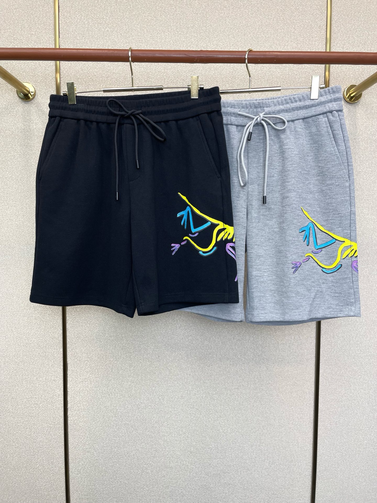 NO:919063,.Arc’teryx’s new and popular high-end custom-made original men’s casual shorts. High-end version. Fashionable and versatile imported fabrics. Super soft and delicate feel. Skin-friendly and comfortable to wear. High-end boutique. The upper body is exquisitely made by the factory. A must-have item for men. Three complete standards. Size M-4XL, arc’teryx, shorts,19860909.Arc’teryx始祖鸟砸锅卖铁都要上的新款新款原单男士休闲短裤高端定制 高端版本 时尚百搭爆款进口面料 手感超柔软细腻 穿着亲肤舒适 高端精品 代工厂精细做上身非常赞 男士必备单品 三标齐全 码数M-4XL,arc'teryx,shorts,,Men's clothing