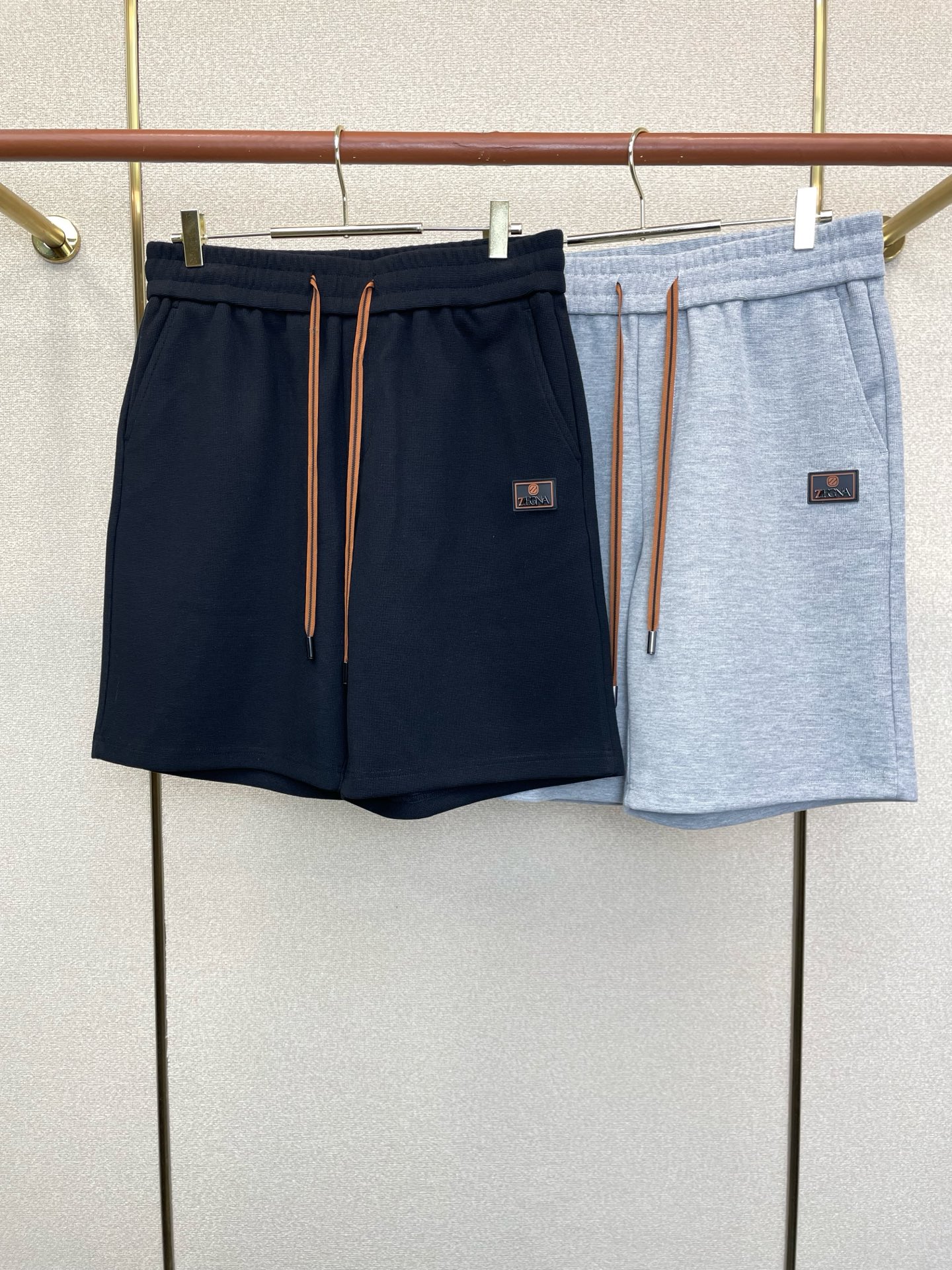 NO:913227,.ZEGNA Zegna exclusively provides high-end customization of new original men's casual shorts. High-end version. Fashionable and versatile imported fabrics. Super soft and delicate feel. Skin-friendly and comfortable to wear. High-end boutique. The upper body is exquisitely made by the factory. A must-have item for men. Complete with three standards. Size M-4XL,,zegna,shorts,19860909.ZEGNA杰尼亚独家专供新款原单男士休闲短裤高端定制 高端版本 时尚百搭爆款进口面料 手感超柔软细腻 穿着亲肤舒适 高端精品 代工厂精细做上身非常赞 男士必备单品 三标齐全 码数M-4XL,,zegna,shorts,,Men's clothing