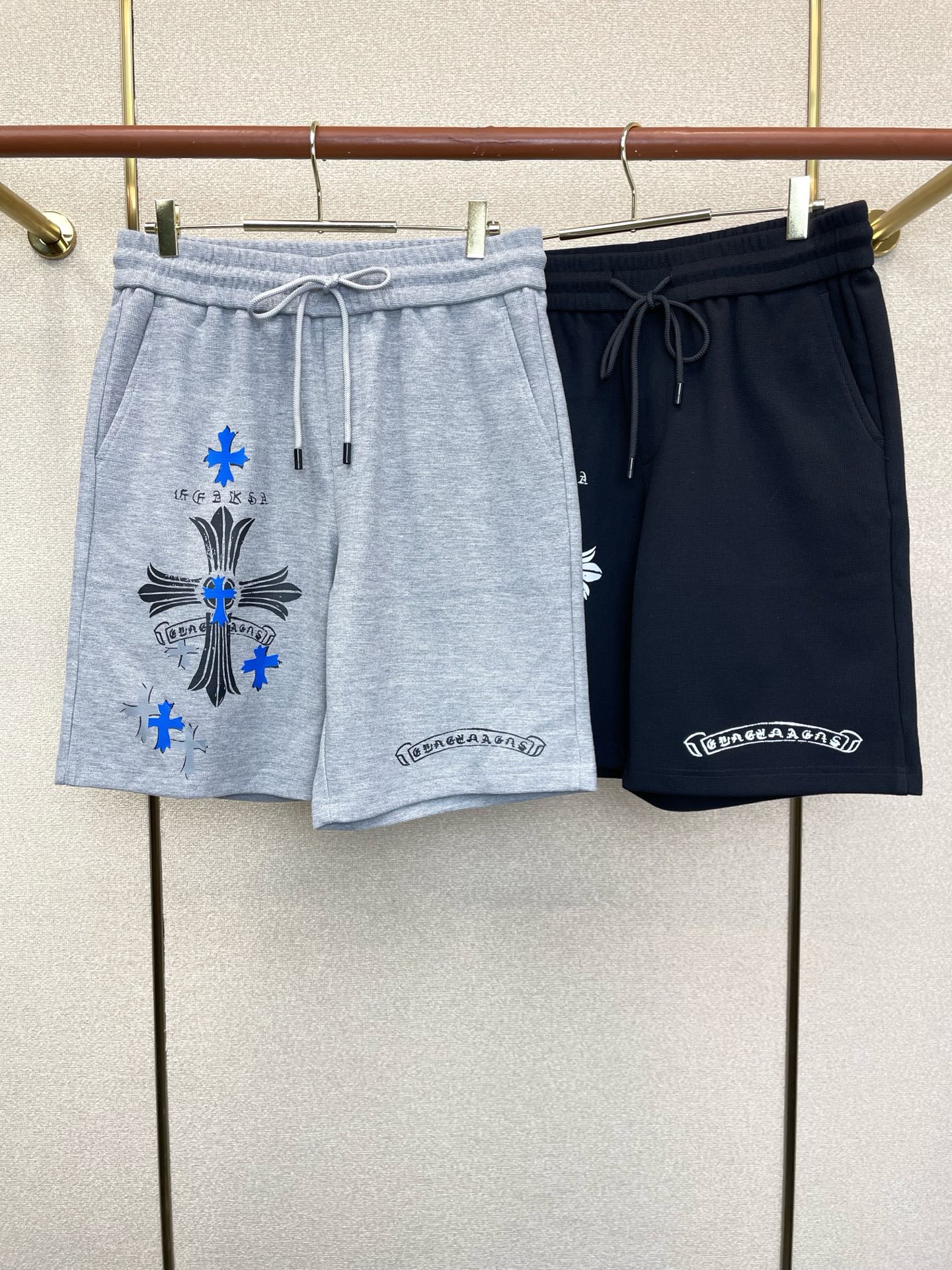 NO:919072,.Chrome Hearts Chrome Hearts is a must-have new model of original men's casual shorts, high-end customization, high-end version, fashionable and versatile imported fabrics, super soft and delicate to the touch, skin-friendly and comfortable to wear, high-end boutique, the upper body is exquisitely made by the factory, a must-have item for men, complete with three standards, size M-4XL,,chrome hearts,chrome hearts,shorts,19860909.Chrome hearts克罗心砸锅卖铁都要上的新款新款原单男士休闲短裤高端定制 高端版本 时尚百搭爆款进口面料 手感超柔软细腻 穿着亲肤舒适 高端精品 代工厂精细做上身非常赞 男士必备单品 三标齐全 码数M-4XL,,chrome hearts,chrome hearts,shorts,,Men's clothing