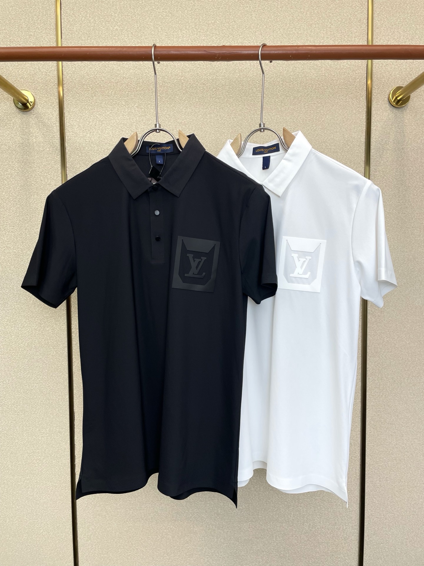 NO:919086,.Louis Vuitton is a must-have new model. Original men's casual short sleeves. High-end customization. High-end version. Fashionable and versatile imported fabrics. Super soft and delicate feel. Skin-friendly and comfortable to wear. High-end boutique. The upper body is finely made by the foundry. It is a must-have item for men. Three standards are complete. Size M-4XL, Louis Vuitton, Louis Vuitton, T-shirt,19860909.Louis Vuitton路易威登砸锅卖铁都要上的新款新款原单男士休闲短袖 高端定制 高端版本 时尚百搭爆款进口面料 手感超柔软细腻 穿着亲肤舒适 高端精品 代工厂精细做上身非常赞 男士必备单品 三标齐全 码数M-4XL,,louis vuitton,louis vuitton,T-shirt,,Men's clothing