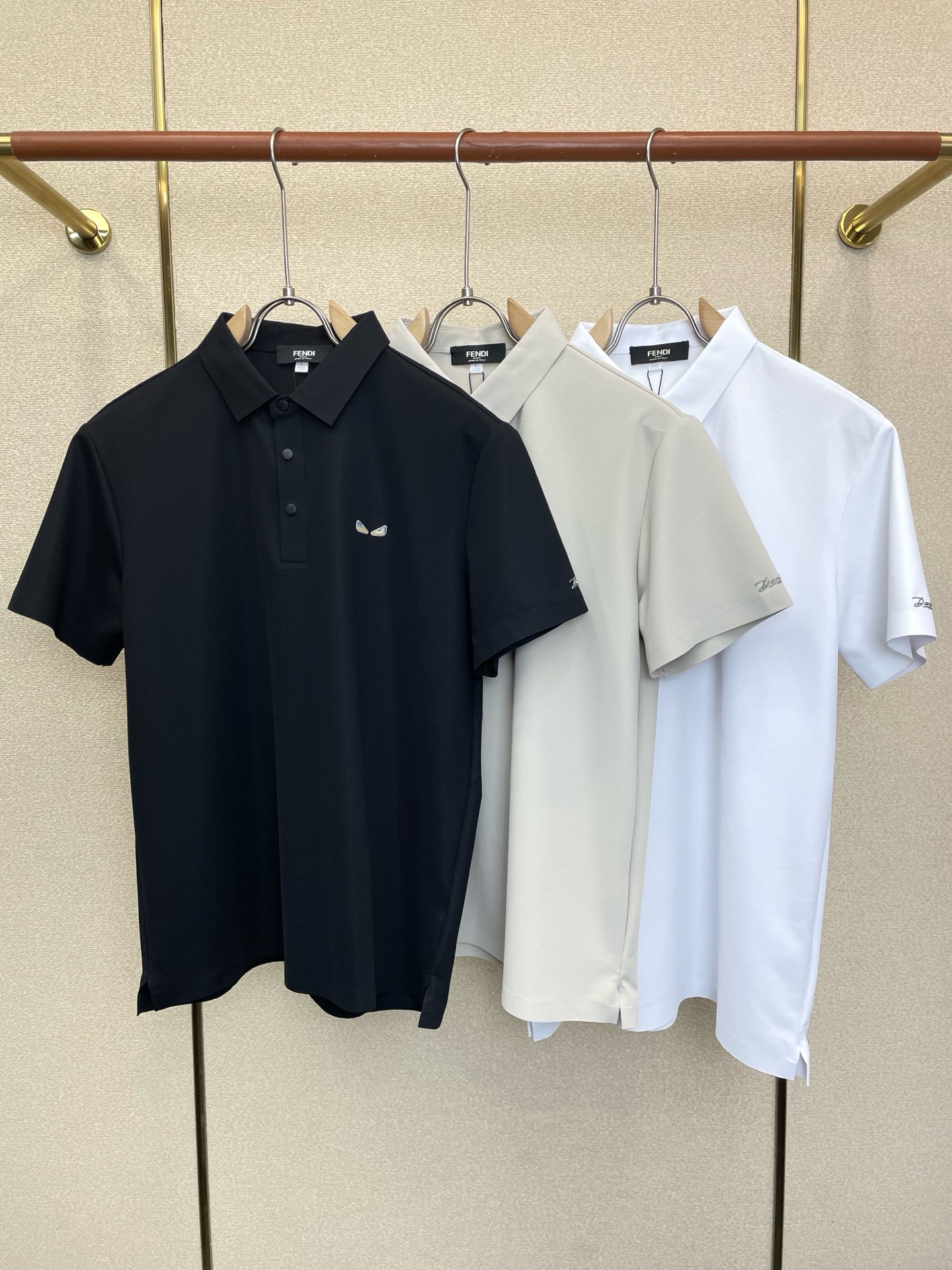 NO:919082,.FENDI Fendi’s new and popular new style original men’s casual short-sleeves. High-end customization. High-end version. Fashionable and versatile imported fabrics. Super soft and delicate feel. Skin-friendly and comfortable to wear. High-end boutique. The upper body is exquisitely made by the factory. A must-have item for men. Three complete standards. Size M-4XL,,fendi,fendi, T-shirt,19860909.FENDI芬迪砸锅卖铁都要上的新款新款原单男士休闲短袖 高端定制 高端版本 时尚百搭爆款进口面料 手感超柔软细腻 穿着亲肤舒适 高端精品 代工厂精细做上身非常赞 男士必备单品 三标齐全 码数M-4XL,,fendi,fendi,T-shirt,,Men's clothing