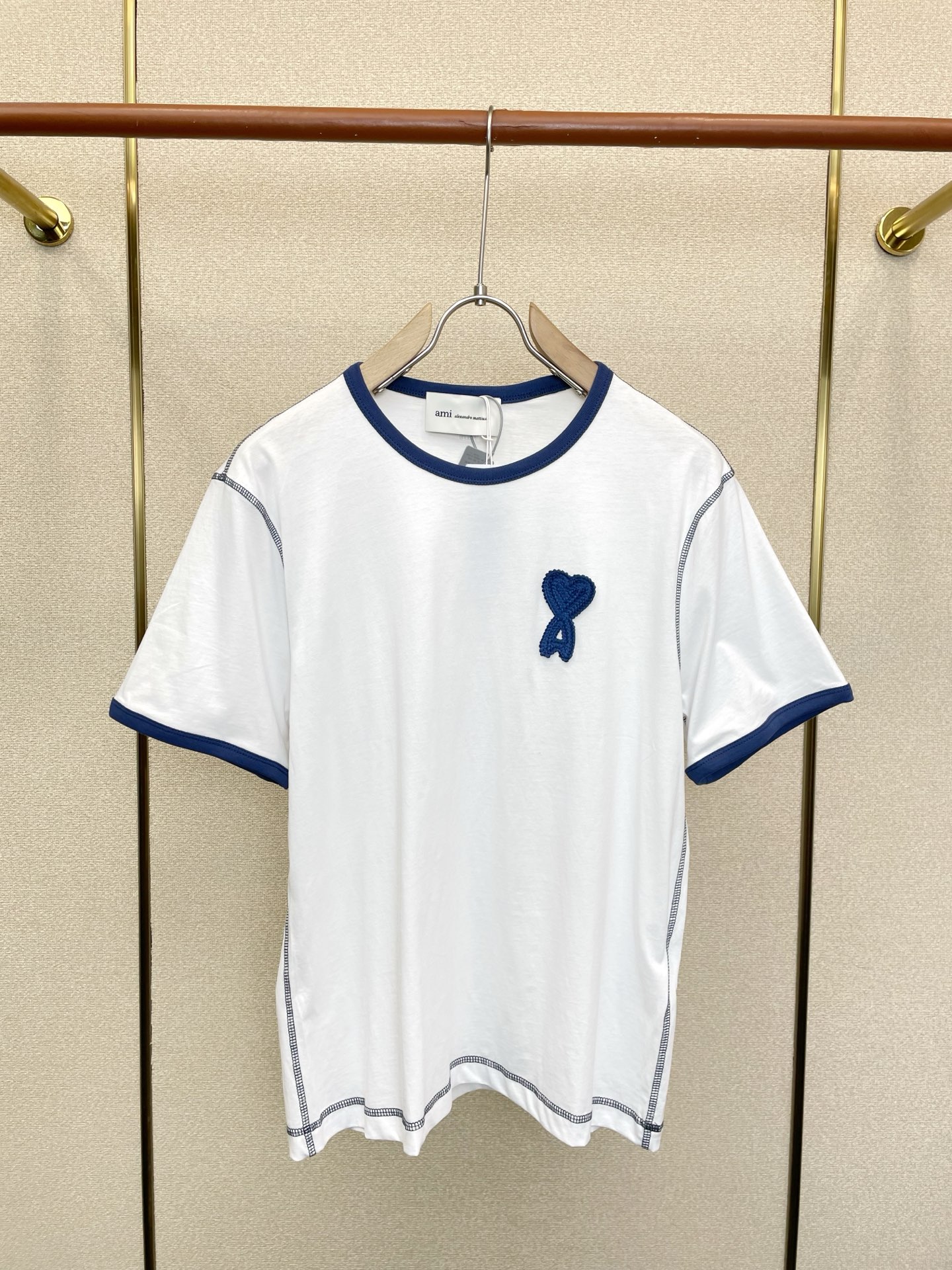 NO:919101,.AMI is a must-have new model of original men's casual short-sleeves. High-end customization. High-end version. Fashionable and versatile imported fabrics. Super soft and delicate feel. Skin-friendly and comfortable to wear. High-end boutique. The upper body is finely made by the OEM. It is a must-have item for men. Three complete standards. Size S-XL, amiri, T-shirt,19860909.AMI艾米砸锅卖铁都要上的新款新款原单男士休闲短袖 高端定制 高端版本 时尚百搭爆款进口面料 手感超柔软细腻 穿着亲肤舒适 高端精品 代工厂精细做上身非常赞 男士必备单品 三标齐全 码数S-XL,,amiri,T-shirt,,Men's clothing