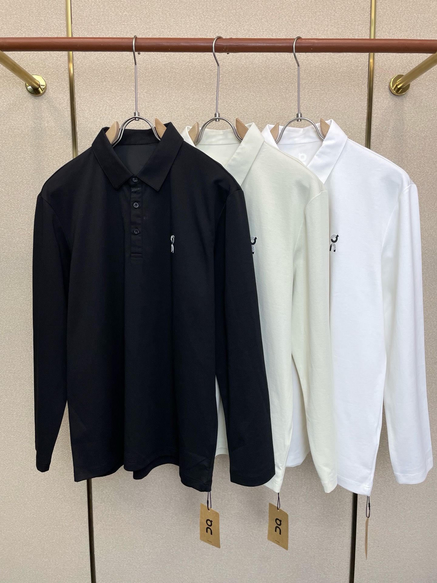 NO:913236,.LOEWE exclusively supplies new original men's casual long sleeves, high-end customization, high-end version, fashionable and versatile imported fabrics, super soft and delicate to the touch, skin-friendly and comfortable to wear, high-end boutique, the upper body is exquisitely made by the factory, a must-have item for men, complete with three standards, size M-6XL,,loewe,loewe,19860909.LOEWE罗意威独家专供新款原单男士休闲长袖 高端定制 高端版本 时尚百搭爆款进口面料 手感超柔软细腻 穿着亲肤舒适 高端精品 代工厂精细做上身非常赞 男士必备单品 三标齐全 码数M-6XL,,loewe,loewe,,Men's clothing