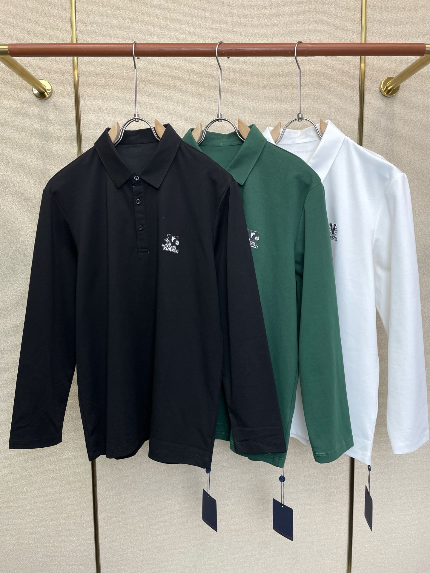 NO:919094,.Louis Vuitton's new original men's casual long-sleeve, high-end customization, high-end version, fashionable and versatile imported fabrics, super soft and delicate to the touch, skin-friendly and comfortable to wear, high-end boutique, the upper body is exquisitely made by the OEM, a must-have item for men, complete with three standards, size M-6XL,, louis vuitton, louis vuitton,19860909.Louis Vuitton路易威登砸锅卖铁都要上的新款新款原单男士休闲长袖 高端定制 高端版本 时尚百搭爆款进口面料 手感超柔软细腻 穿着亲肤舒适 高端精品 代工厂精细做上身非常赞 男士必备单品 三标齐全 码数M-6XL,,louis vuitton,louis vuitton,,Men's clothing