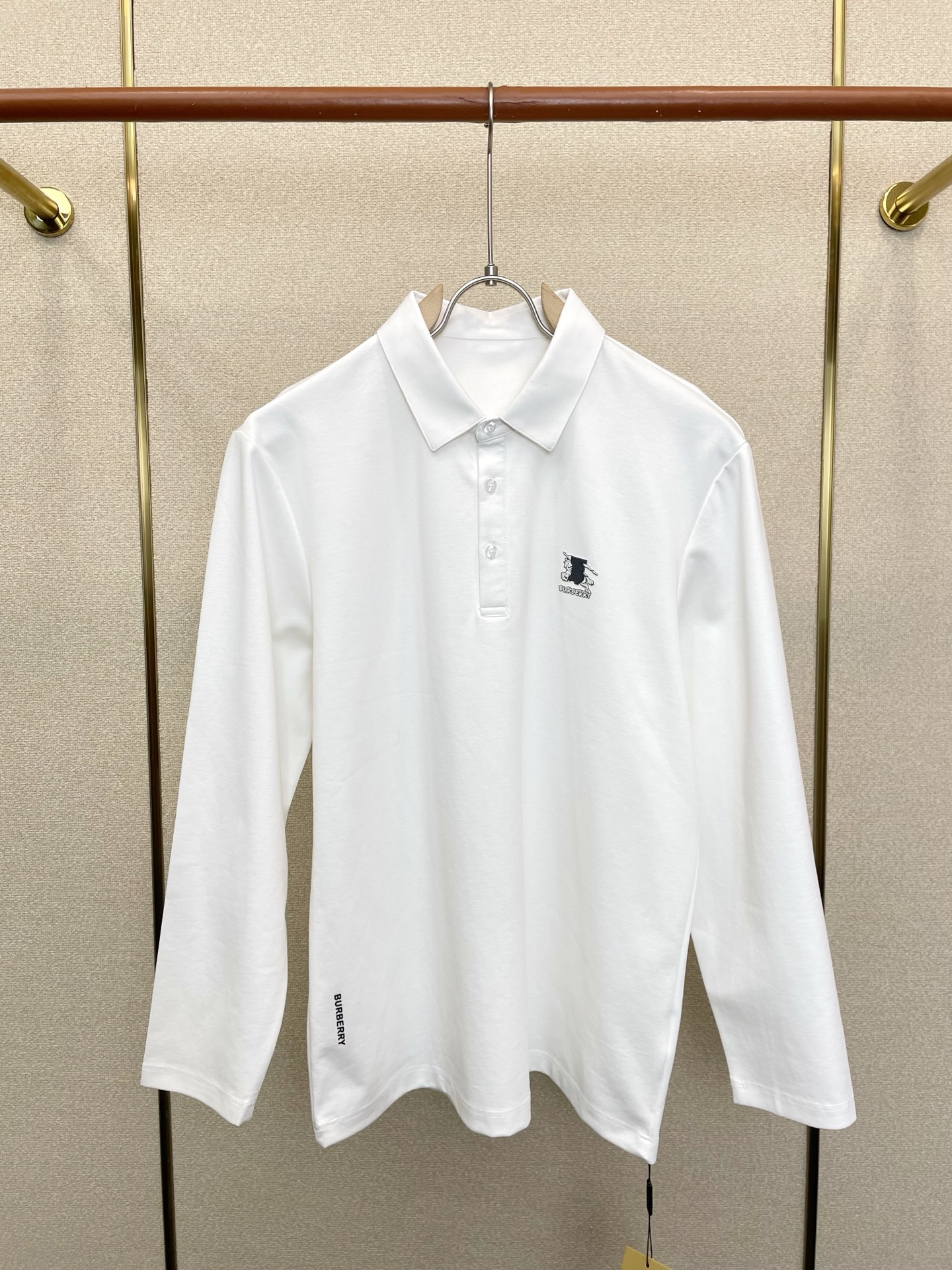 NO:919096,.Burberry's new and popular original men's casual long-sleeve, high-end customization, high-end version, fashionable and versatile, popular imported fabrics, super soft and delicate to the touch, skin-friendly and comfortable to wear, high-end boutique, exquisite upper body made by the factory, very good, a must-have item for men, complete with three standards, size M-6XL,, burberry, burberry,19860909.Burberry巴宝莉砸锅卖铁都要上的新款新款原单男士休闲长袖 高端定制 高端版本 时尚百搭爆款进口面料 手感超柔软细腻 穿着亲肤舒适 高端精品 代工厂精细做上身非常赞 男士必备单品 三标齐全 码数M-6XL,,burberry,burberry,,Men's clothing