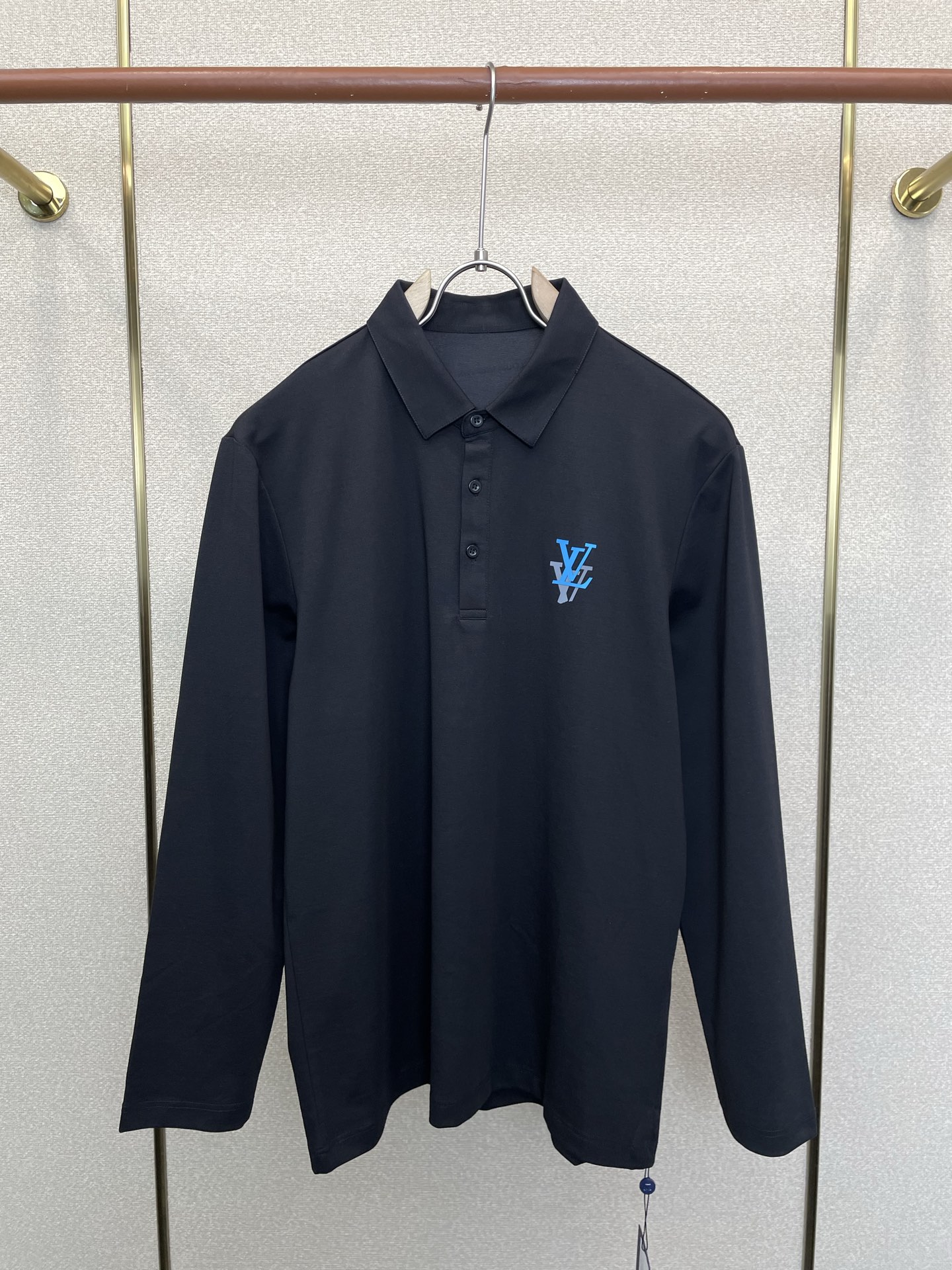 NO:919100,.Louis Vuitton's new original men's casual long-sleeve, high-end customization, high-end version, fashionable and versatile imported fabrics, super soft and delicate to the touch, skin-friendly and comfortable to wear, high-end boutique, the upper body is exquisitely made by the OEM, a must-have item for men, complete with three standards, size M-6XL,, louis vuitton, louis vuitton,19860909.Louis Vuitton路易威登砸锅卖铁都要上的新款新款原单男士休闲长袖 高端定制 高端版本 时尚百搭爆款进口面料 手感超柔软细腻 穿着亲肤舒适 高端精品 代工厂精细做上身非常赞 男士必备单品 三标齐全 码数M-6XL,,louis vuitton,louis vuitton,,Men's clothing