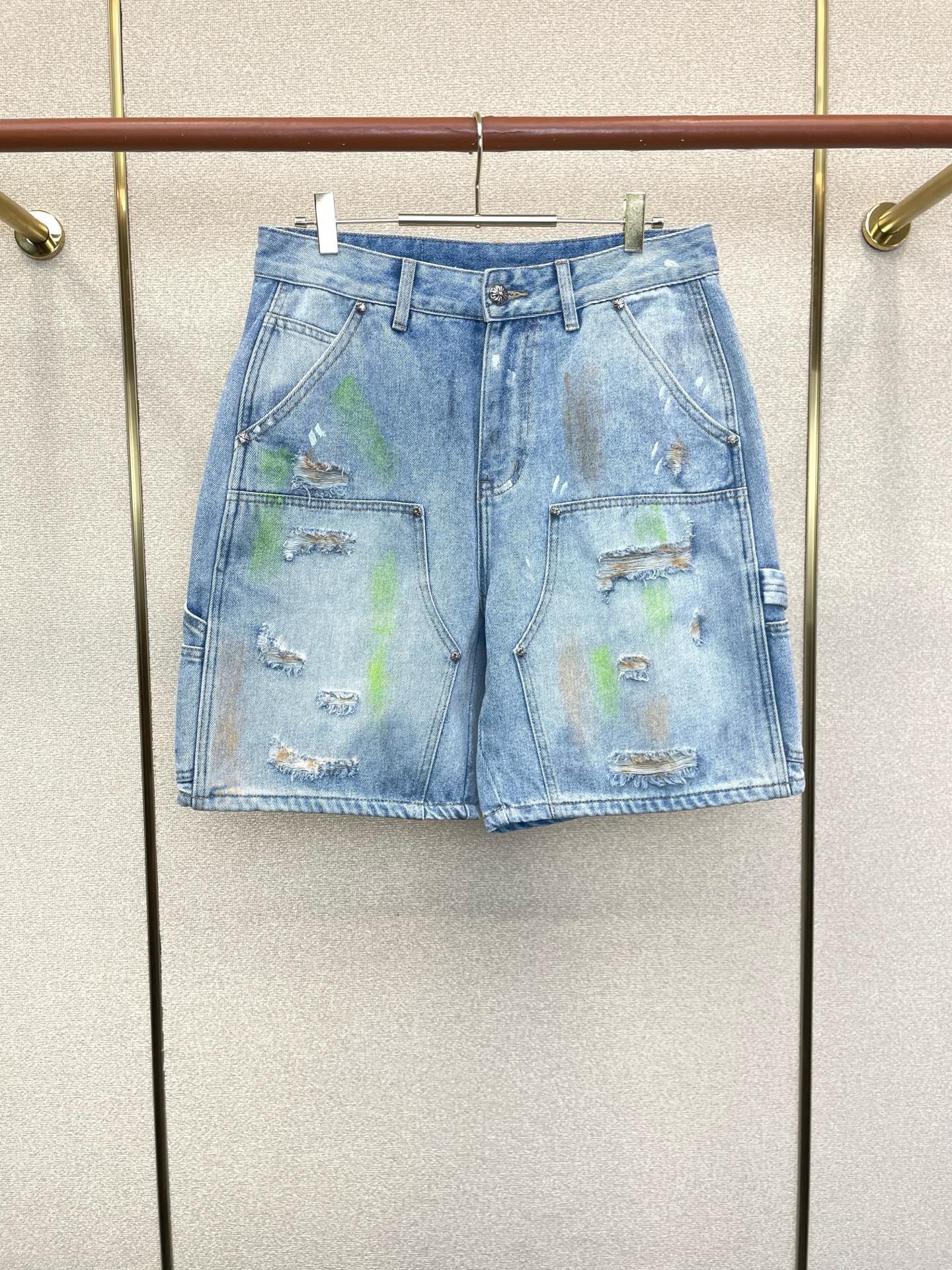NO:913218,.Chrome Hearts exclusively provides new casual denim shorts, high-end version, counter-customized fabrics, high breathability and comfort, impeccable details, brand element design concept, reflecting high quality. It feels delicate and soft!  It presents a casual cut and the upper body shape is awesome!  Size S-3XL,,chrome hearts,chrome hearts,shorts,19860909.Chrome hearts克罗心独家专供新款休闲牛仔短裤 高端版本 专柜定制面料 透气舒适度高,细节无可挑剔,品牌元素设计理念,体现高品质.手感细腻柔软！呈现休闲裁剪,上身版型超赞！码数S-3XL,,chrome hearts,chrome hearts,shorts,,Men's clothing