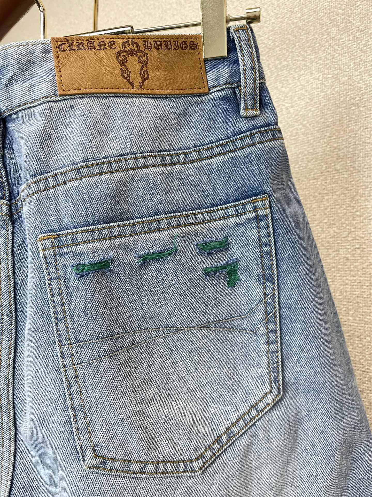 Chrome hearts克罗心💥砸锅卖铁都要上的新款新款休闲牛仔短裤 高端版本 专柜定制面料 透气舒适度高，细节无可挑