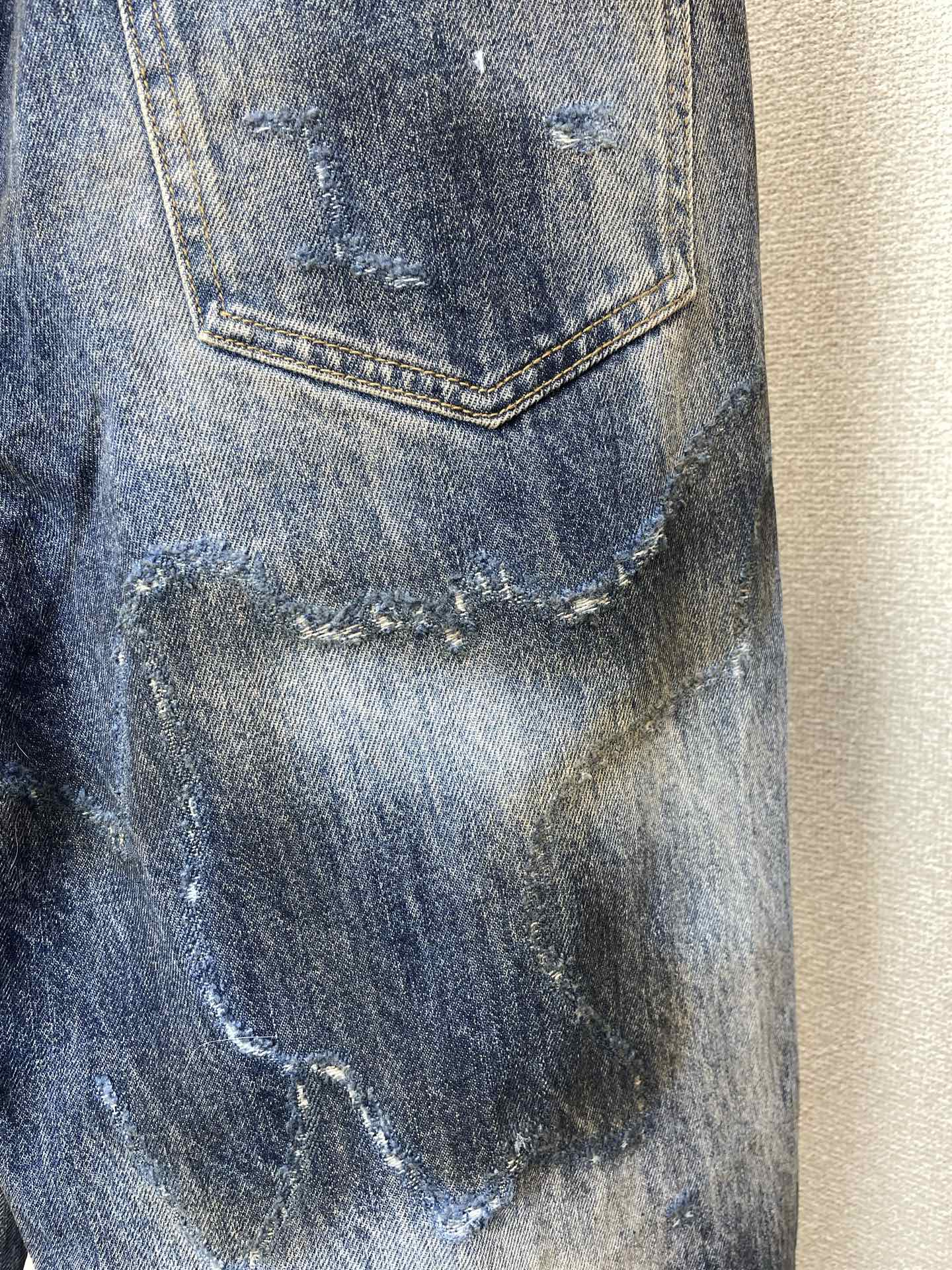 Bottega Veneta葆蝶家💥砸锅卖铁都要上的新款新款休闲牛仔直筒裤👖高端版本 专柜定制面料 透气舒适度高,细节无 Bottega Veneta葆蝶家💥砸锅卖铁都要上的新款新款休闲牛仔直筒裤👖高端版本 专柜定制面料 透气舒适度高,细节无