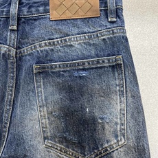 Bottega Veneta葆蝶家💥砸锅卖铁都要上的新款新款休闲牛仔直筒裤👖高端版本 专柜定制面料 透气舒适度高,细节无 Bottega Veneta葆蝶家💥砸锅卖铁都要上的新款新款休闲牛仔直筒裤👖高端版本 专柜定制面料 透气舒适度高,细节无