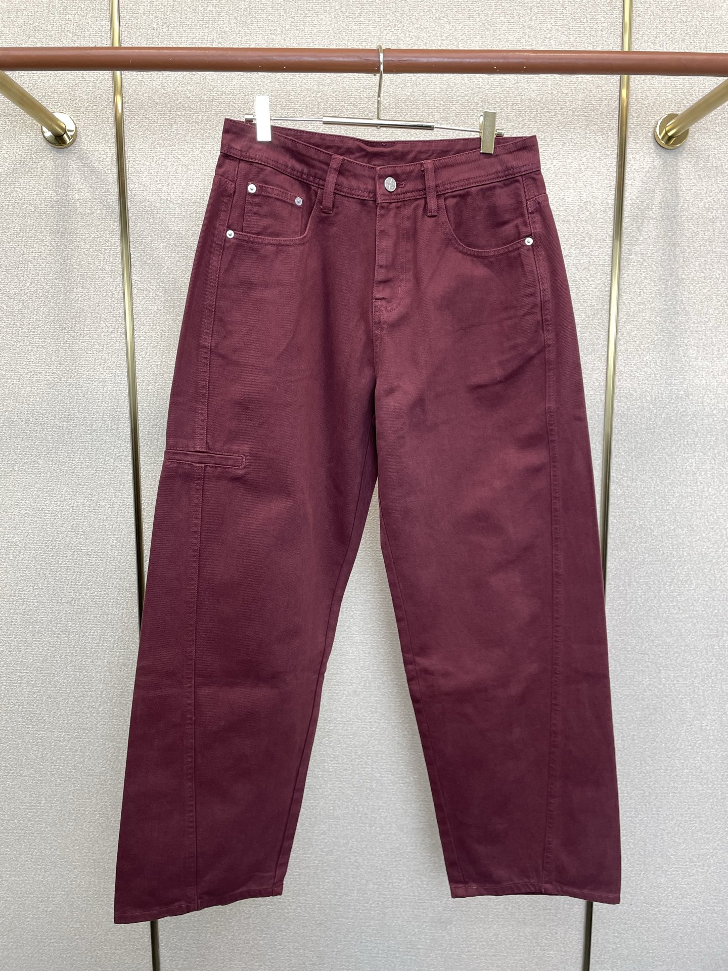 NO:916997,.STONE island exclusively provides high-end versions of new casual denim straight pants. Custom-made fabrics at the counter. Highly breathable and comfortable, with impeccable details. The brand element design concept embodies high quality. It feels delicate and soft!  It presents a casual cut and the upper body shape is awesome!  Size S-3XL,,19860909.STONE island石头岛独家专供新款休闲牛仔直筒裤高端版本 专柜定制面料 透气舒适度高,细节无可挑剔,品牌元素设计理念,体现高品质.手感细腻柔软！呈现休闲裁剪,上身版型超赞！码数S-3XL,,,Men's clothing