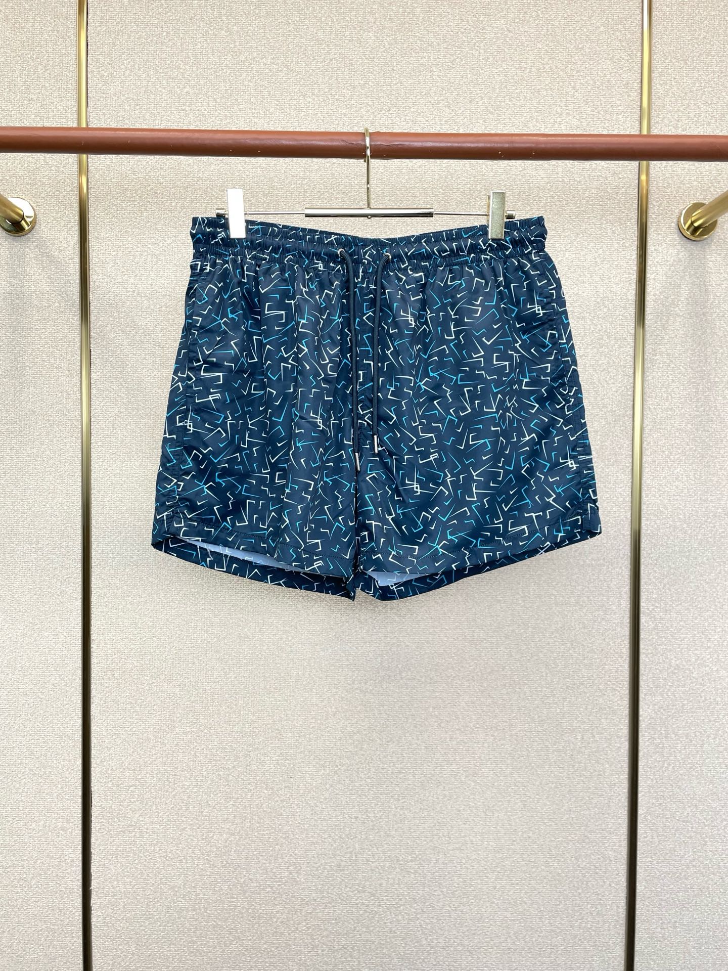 NO:913230,.HERMES exclusive high-end version of new casual beach shorts!  Custom-made fabrics at the counter are highly breathable and comfortable, with impeccable details and brand element design concepts, reflecting high quality. It feels delicate and soft!  It presents a casual cut and the upper body shape is awesome!  Size M-3XL,,hermes,hermes,shorts,19860909.HERMES爱马仕独家专供新款休闲沙滩短裤高端版本！专柜定制面料 透气舒适度高,细节无可挑剔,品牌元素设计理念,体现高品质.手感细腻柔软！呈现休闲裁剪,上身版型超赞！码数M-3XL,,hermes,hermes,shorts,,Men's clothing