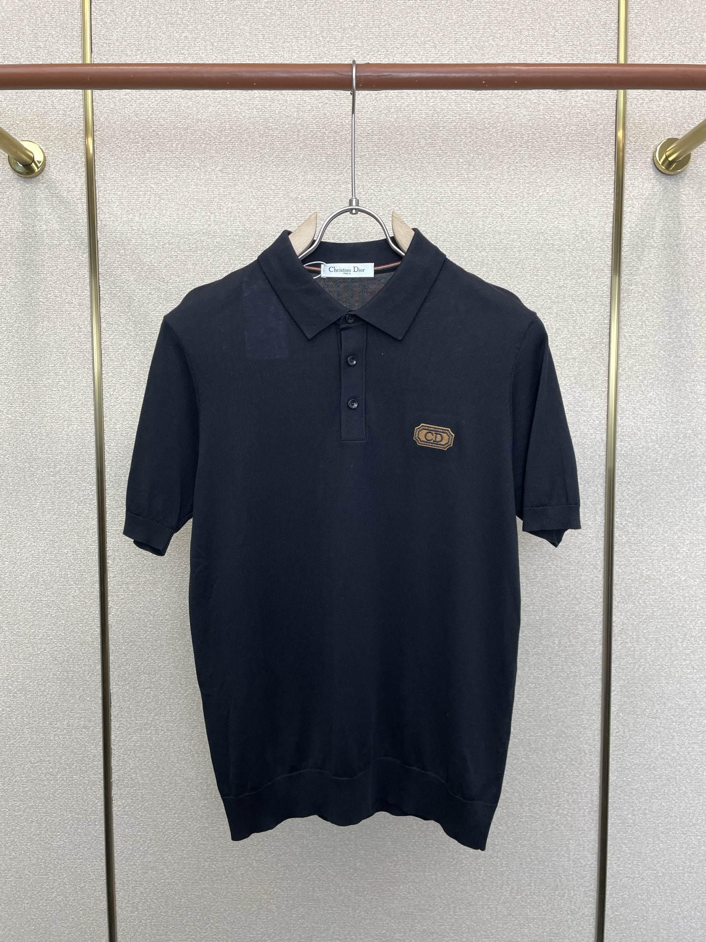 NO:913252,.Dior Dior exclusively provides new original men's casual short sleeves. High-end customization. High version. Fashionable and versatile imported fabrics. Super soft and delicate feel. Skin-friendly and comfortable to wear. High-end boutique. The upper body is exquisitely made by the factory. A must-have item for men. Complete with three standards. Size M-4XL, dior, dior, T-shirt,19860909.Dior迪奥独家专供新款原单男士休闲短袖 高端定制 高版本 时尚百搭爆款进口面料 手感超柔软细腻 穿着亲肤舒适 高端精品 代工厂精细做上身非常赞 男士必备单品 三标齐全 码数M-4XL,,dior,dior,T-shirt,,Men's clothing