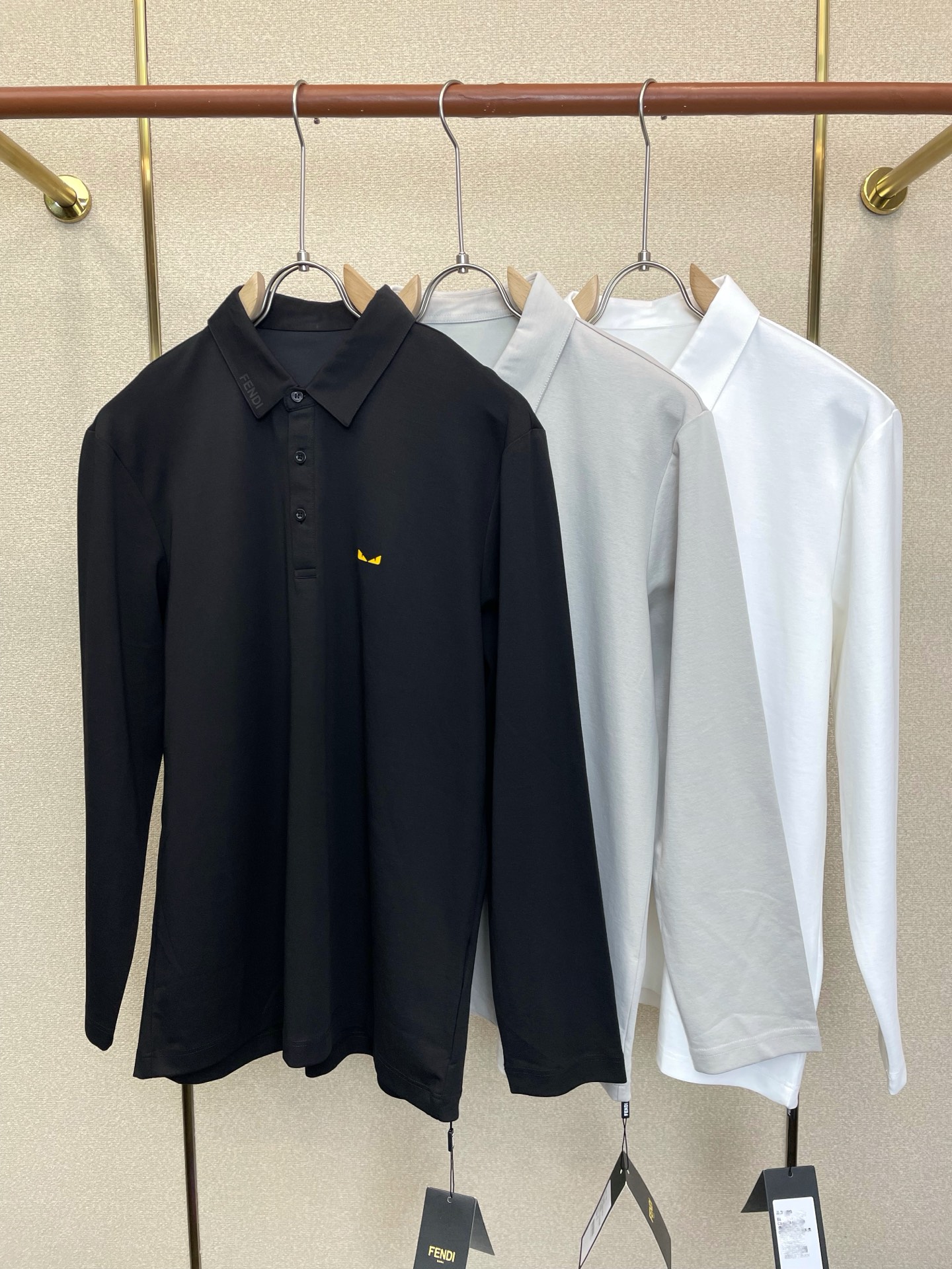 NO:914671,.FENDI Fendi exclusively provides new original men's casual long sleeves. High-end customization. High-end version. Fashionable and versatile imported fabrics. Super soft and delicate feel. Skin-friendly and comfortable to wear. High-end boutique. The upper body is exquisitely made by the OEM. A must-have item for men. Three complete standards. Size M-6XL,,fendi,fendi,19860909.FENDI芬迪独家专供新款原单男士休闲长袖 高端定制 高端版本 时尚百搭爆款进口面料 手感超柔软细腻 穿着亲肤舒适 高端精品 代工厂精细做上身非常赞 男士必备单品 三标齐全 码数M-6XL,,fendi,fendi,,Men's clothing