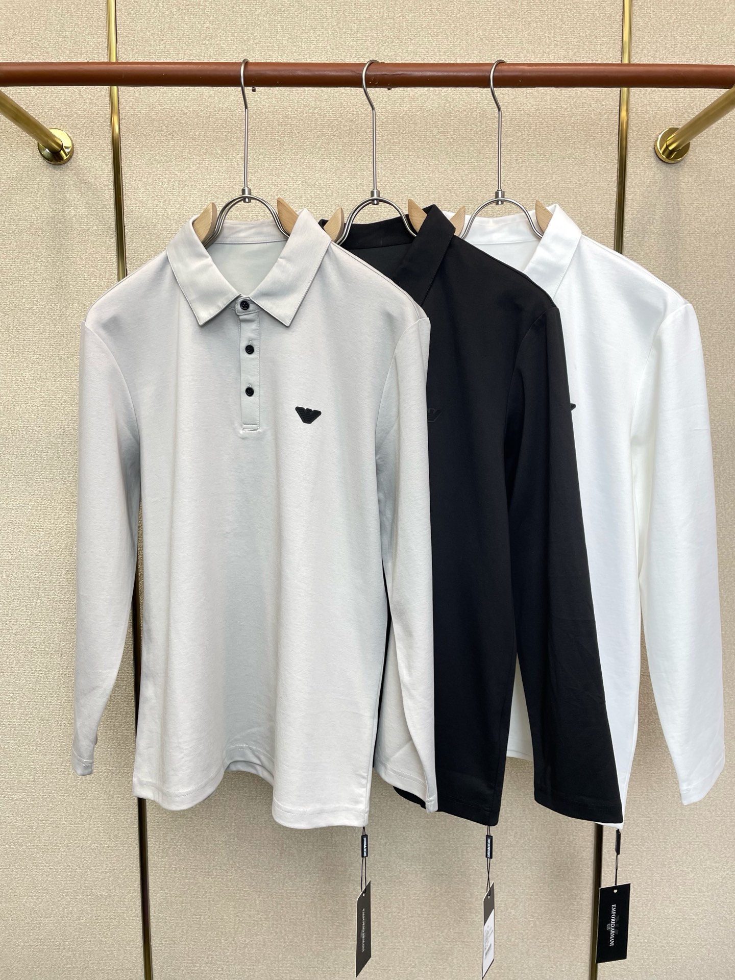 NO:914674,.ARMANI exclusive exclusive supply of new original men's casual long sleeves, high-end customization, high-end version, fashionable and versatile imported fabrics, super soft and delicate to the touch, skin-friendly and comfortable to wear, high-end boutique, the upper body is exquisitely made by the OEM, a must-have item for men, complete with three standards, size M-6XL,,armani,armani,19860909.ARMANI阿玛尼独家专供新款原单男士休闲长袖 高端定制 高端版本 时尚百搭爆款进口面料 手感超柔软细腻 穿着亲肤舒适 高端精品 代工厂精细做上身非常赞 男士必备单品 三标齐全 码数M-6XL,,armani,armani,,Men's clothing