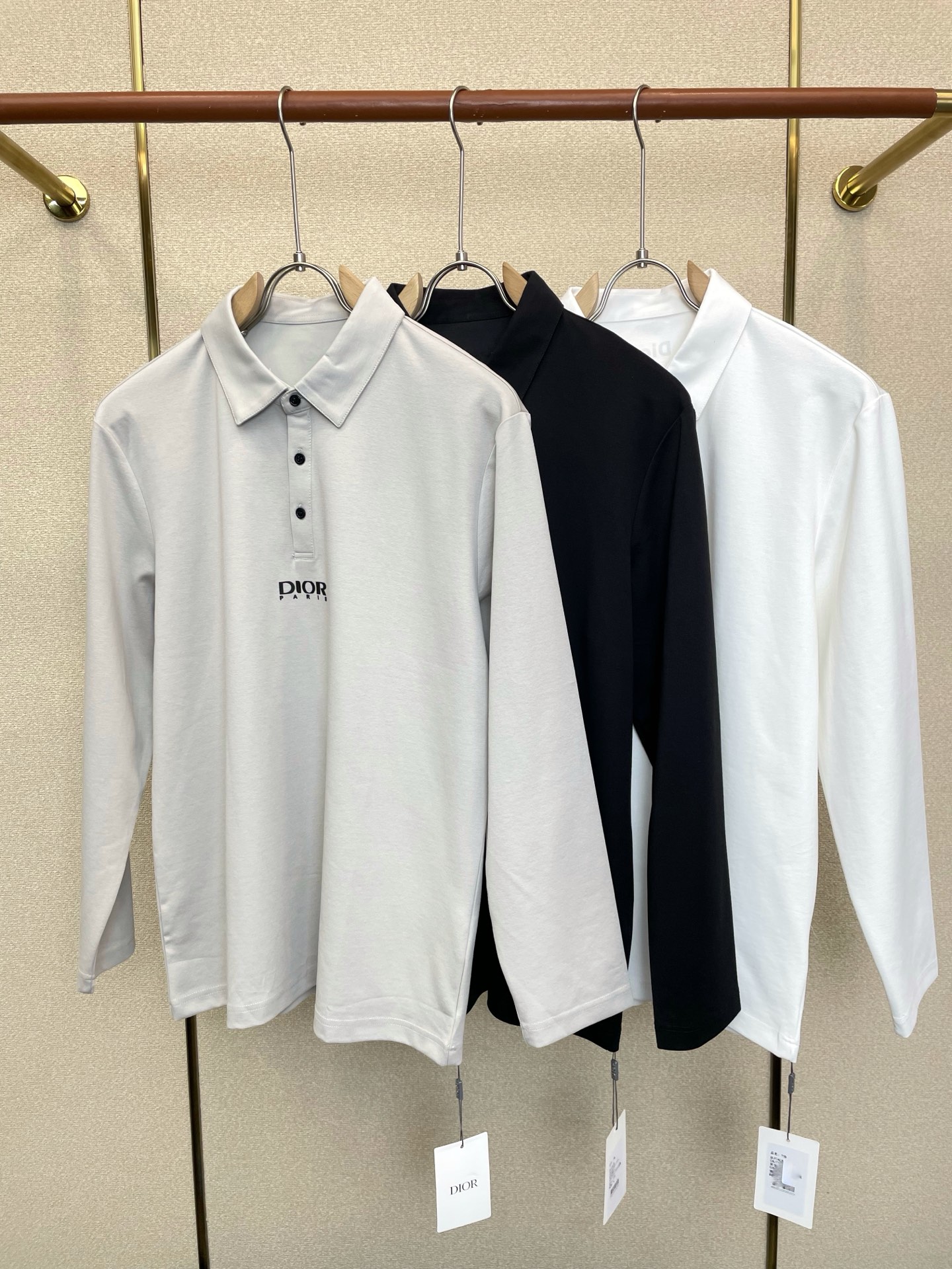 NO:914682,.Dior Dior exclusively supplies new original men's casual long sleeves. High-end customization. High-end version. Fashionable and versatile imported fabrics. Super soft and delicate feel. Skin-friendly and comfortable to wear. High-end boutique. The upper body is exquisitely made by the factory. A must-have item for men. Three complete standards. Size M-6XL, dior, dior,19860909.Dior迪奥 独家专供新款原单男士休闲长袖 高端定制 高端版本 时尚百搭爆款进口面料 手感超柔软细腻 穿着亲肤舒适 高端精品 代工厂精细做上身非常赞 男士必备单品 三标齐全 码数M-6XL,,dior,dior,,Men's clothing