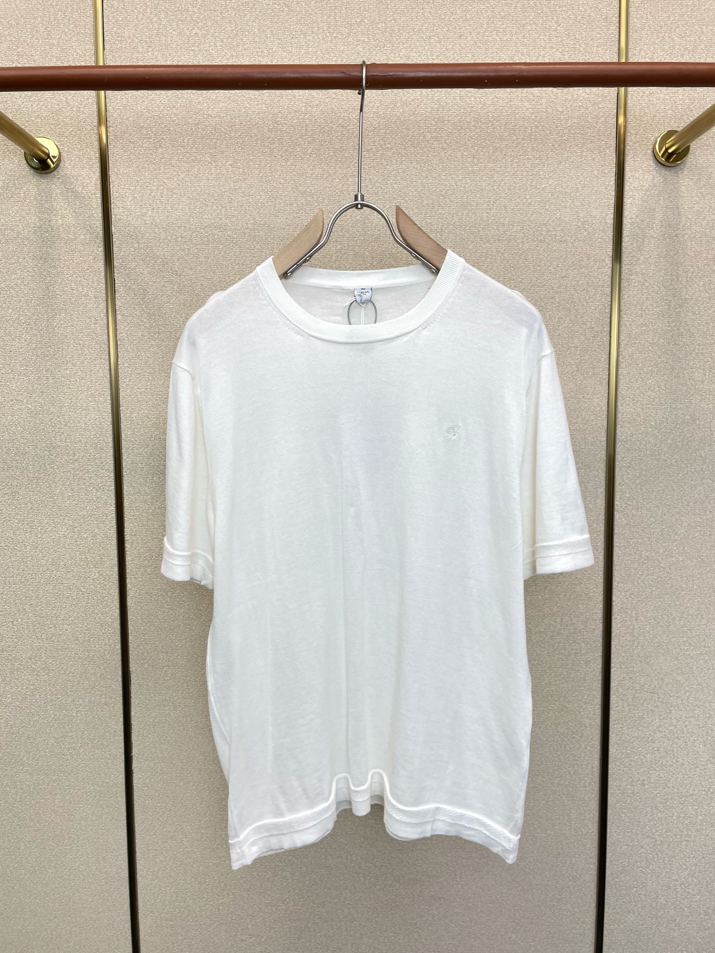 NO:914696,.BERLUTI exclusively provides new original men's casual short-sleeves, high-end customization, high-end version, fashionable and versatile imported fabrics, super soft and delicate to the touch, skin-friendly and comfortable to wear, high-end boutique, the upper body is exquisitely made by the factory, a must-have item for men, complete with three standards, size S-XL, T-shirt,19860909.BERLUTI布鲁提独家专供新款原单男士休闲短袖 高端定制 高端版本 时尚百搭爆款进口面料 手感超柔软细腻 穿着亲肤舒适 高端精品 代工厂精细做上身非常赞 男士必备单品 三标齐全 码数S-XL,,T-shirt,,Men's clothing
