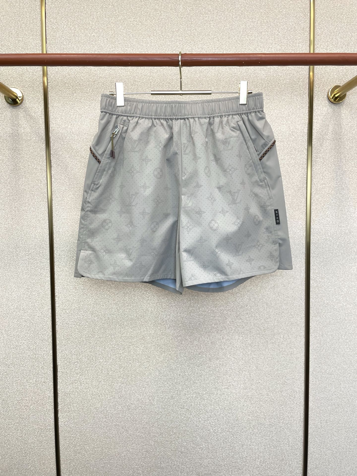 NO:914668,.Louis Vuitton Louis Vuitton exclusively supplies new original men's casual shorts, tear-proof sports shorts, high-end customization, high-end version, fashionable and versatile imported fabrics, super soft and delicate to the touch, comfortable to wear, high-end boutique, exquisite upper body made by the factory, very good, a must-have item for men, complete with three standards, yardage 46.48.50.52,,louis vuitton,louis vuitton,shorts,19860909.Louis Vuitton路易威登独家专供新款原单男士休闲短裤防撕裂运动短裤高端定制 高端版本 时尚百搭爆款进口面料 手感超柔软细腻 穿着亲肤舒适 高端精品 代工厂精细做上身非常赞 男士必备单品 三标齐全 码数46.48.50.52,,louis vuitton,louis vuitton,shorts,,Men's clothing