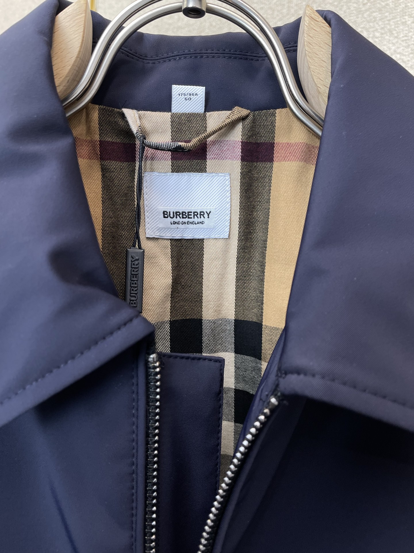 Burberry巴宝莉💥砸锅卖铁都要上的新款新款原单男士休闲翻领夹克 高端定制 高端版本 时尚百搭爆款⚠️⚠️✨✨进口面