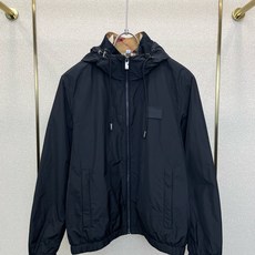 Burberry巴宝莉💥砸锅卖铁都要上的新款新款原单男士休闲连帽夹克 高端定制 高端版本 时尚百搭爆款⚠️⚠️✨✨进口面 Burberry巴宝莉💥砸锅卖铁都要上的新款新款原单男士休闲连帽夹克 高端定制 高端版本 时尚百搭爆款⚠️⚠️✨✨进口面