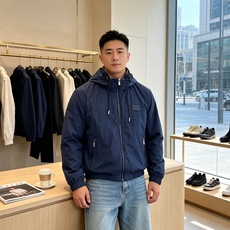 Burberry巴宝莉💥砸锅卖铁都要上的新款新款原单男士休闲连帽夹克 高端定制 高端版本 时尚百搭爆款⚠️⚠️✨✨进口面 Burberry巴宝莉💥砸锅卖铁都要上的新款新款原单男士休闲连帽夹克 高端定制 高端版本 时尚百搭爆款⚠️⚠️✨✨进口面