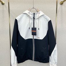 ZEGNA杰尼亚💥砸锅卖铁都要上的新款新款原单男士休闲连帽夹克 高端定制 高端版本 时尚百搭爆款⚠️⚠️✨✨进口面料 手 ZEGNA杰尼亚💥砸锅卖铁都要上的新款新款原单男士休闲连帽夹克 高端定制 高端版本 时尚百搭爆款⚠️⚠️✨✨进口面料 手