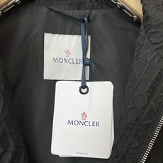 Moncler蒙口💥砸锅卖铁都要上的新款新款原单男士休闲连帽夹克 高端定制 高端版本 时尚百搭爆款⚠️⚠️✨✨进口面料 Moncler蒙口💥砸锅卖铁都要上的新款新款原单男士休闲连帽夹克 高端定制 高端版本 时尚百搭爆款⚠️⚠️✨✨进口面料